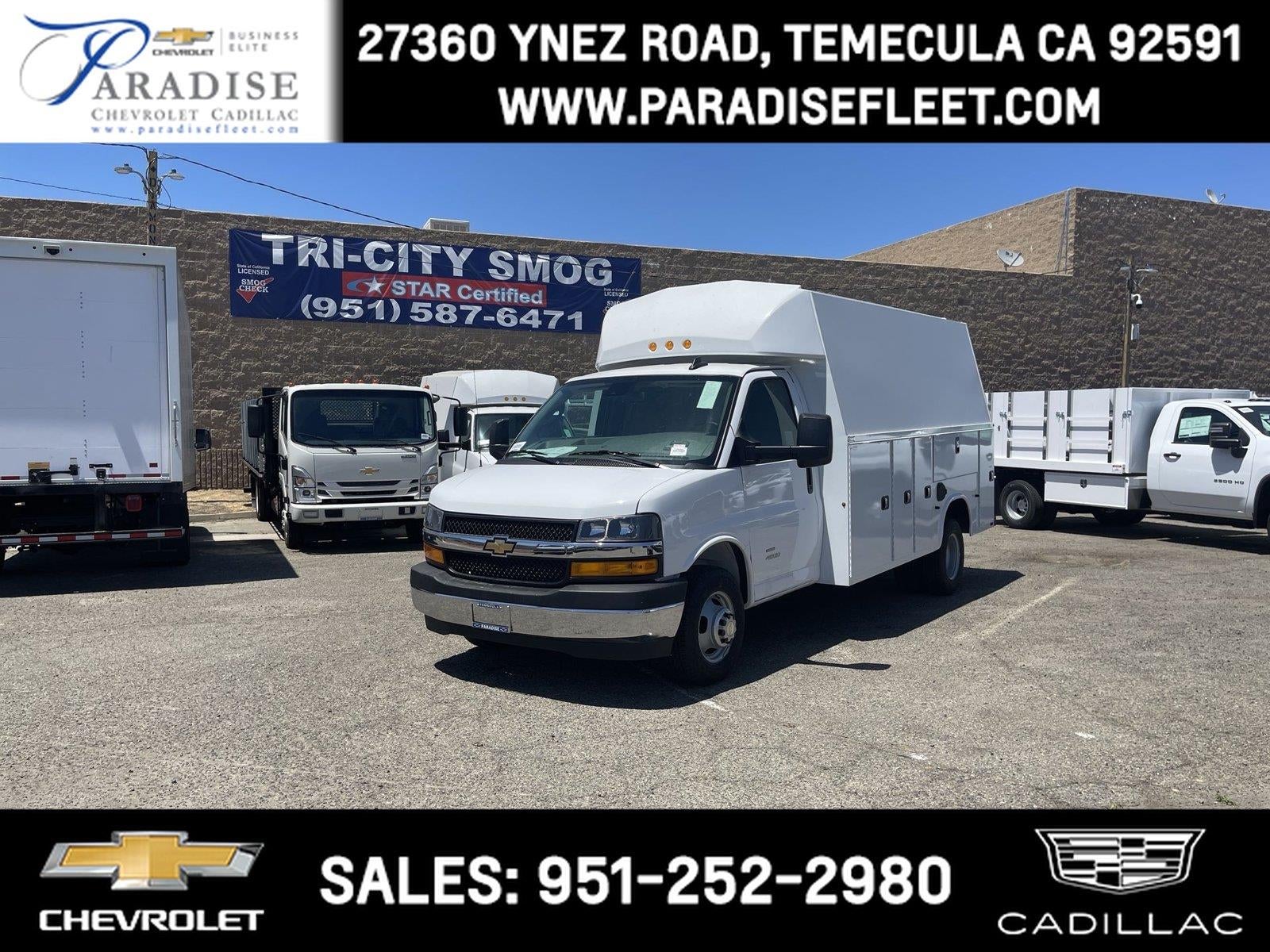 Summit White 2026 Chevrolet Express Chassis Van Rear-Wheel Drive Automatic
