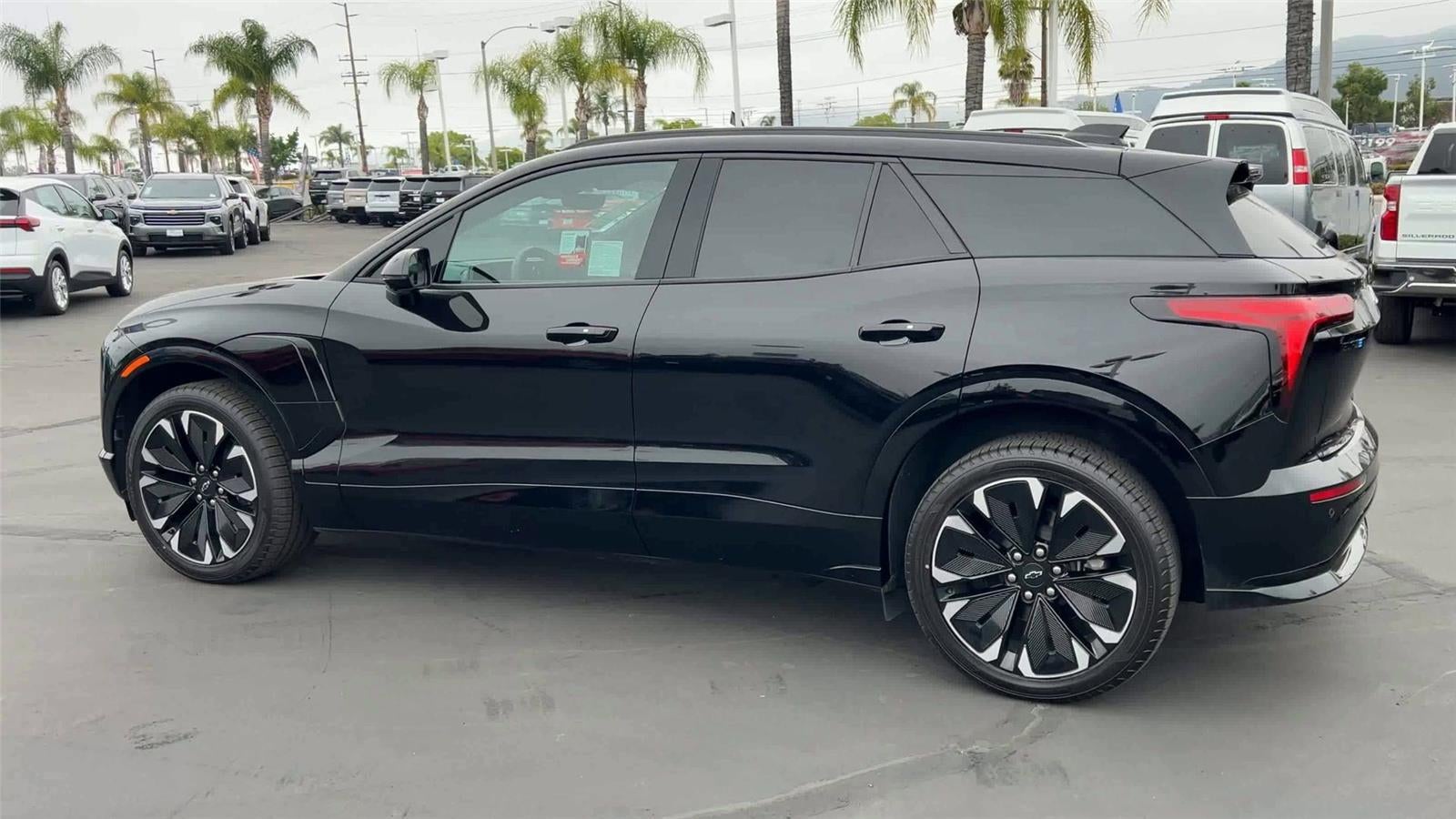 View vehicle photo 5