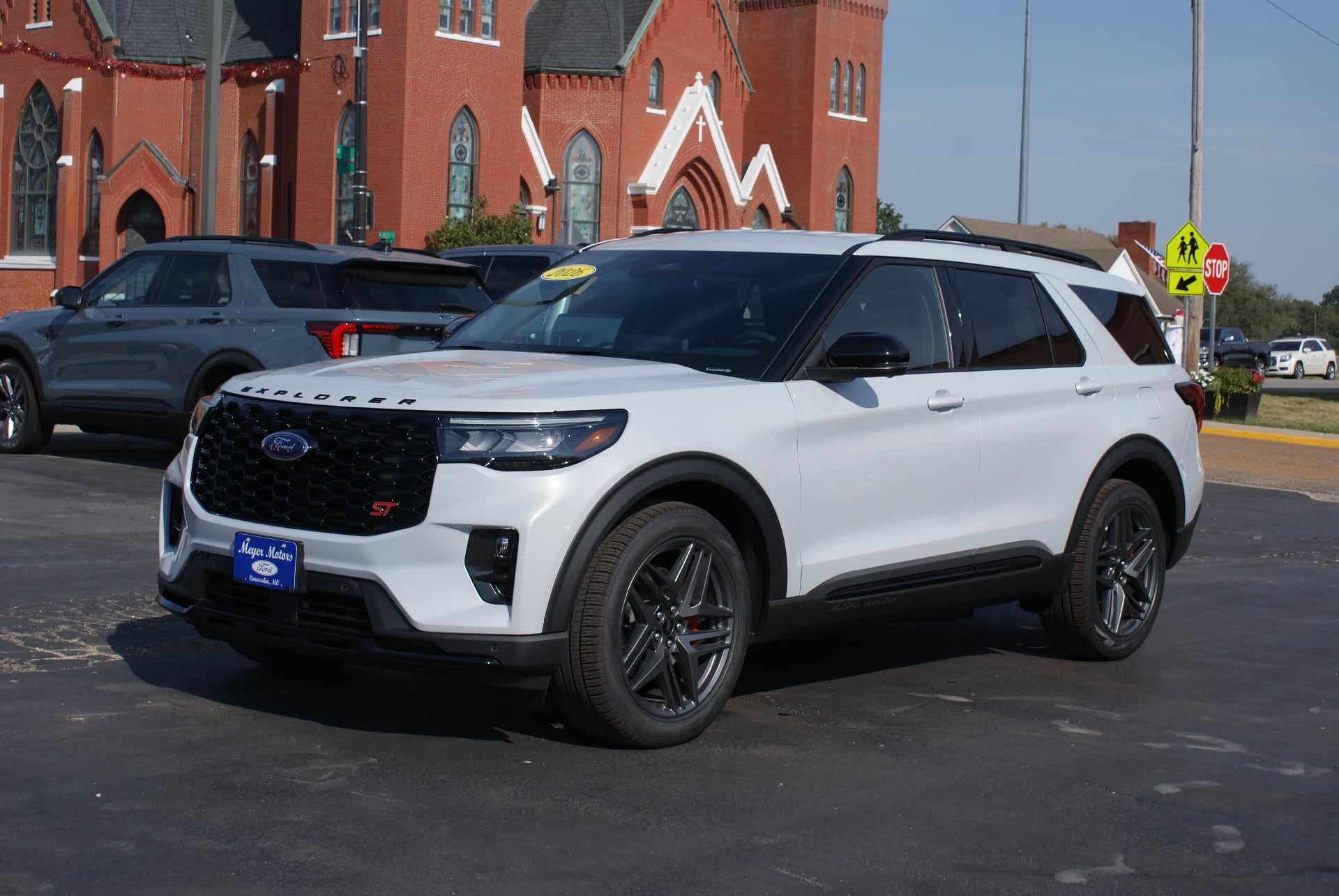 Space White Metallic 2026 Ford Explorer SUV / Crossover All-Wheel Drive Automatic