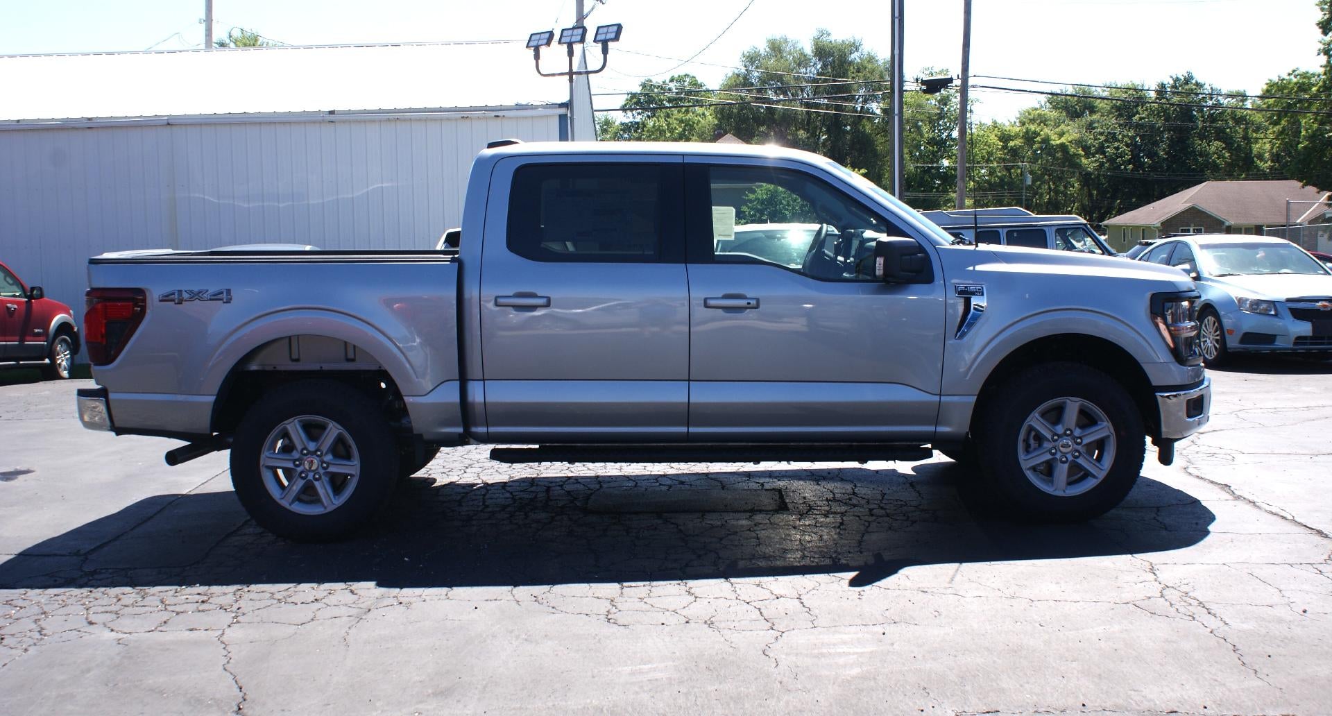 View vehicle photo 4