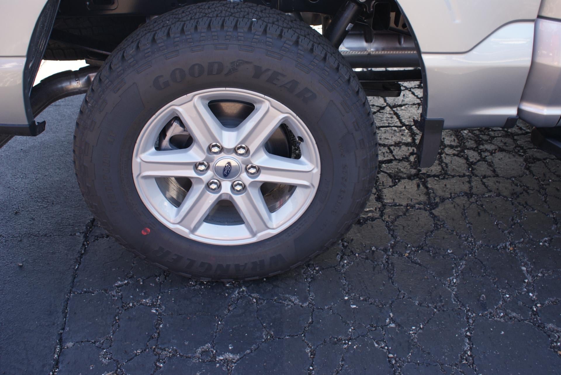 View vehicle photo 6