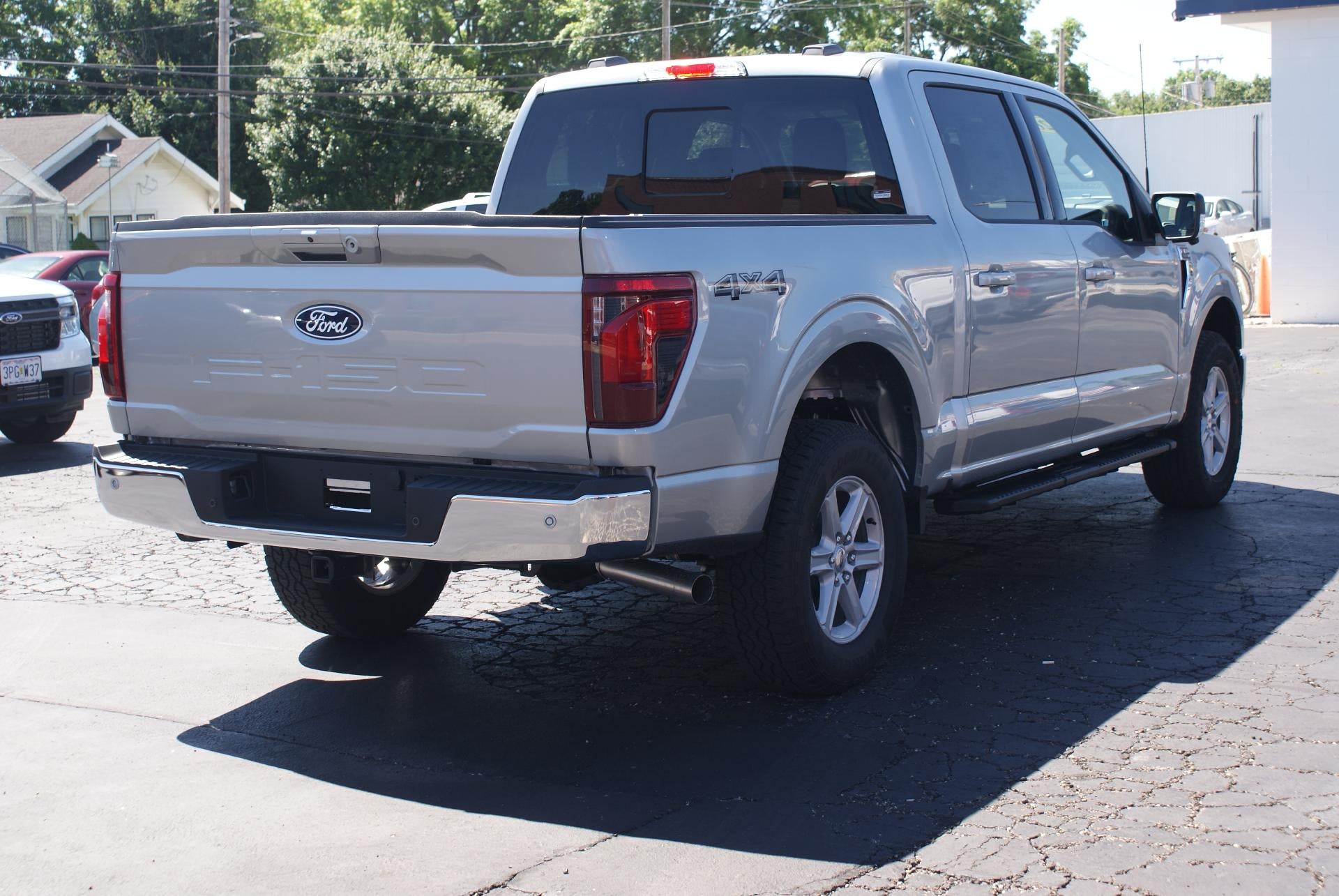 View vehicle photo 7