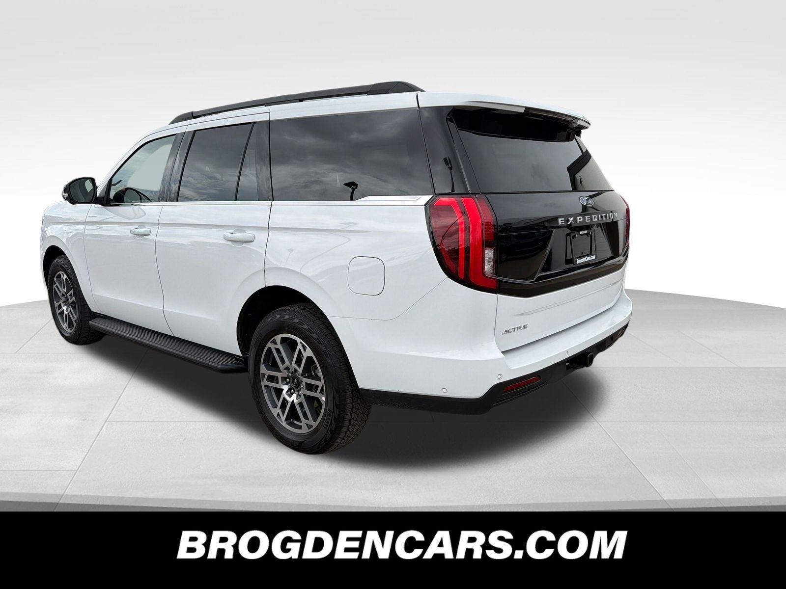 View vehicle photo 6