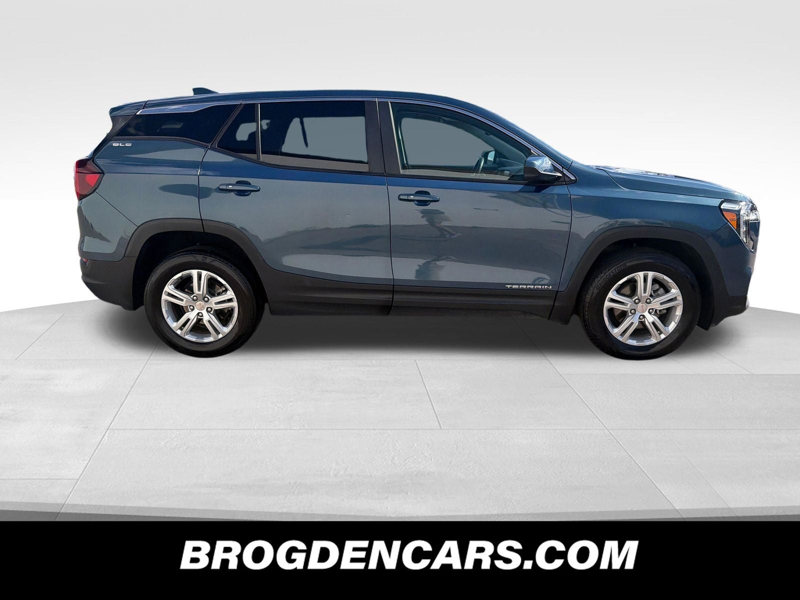 View vehicle photo 2