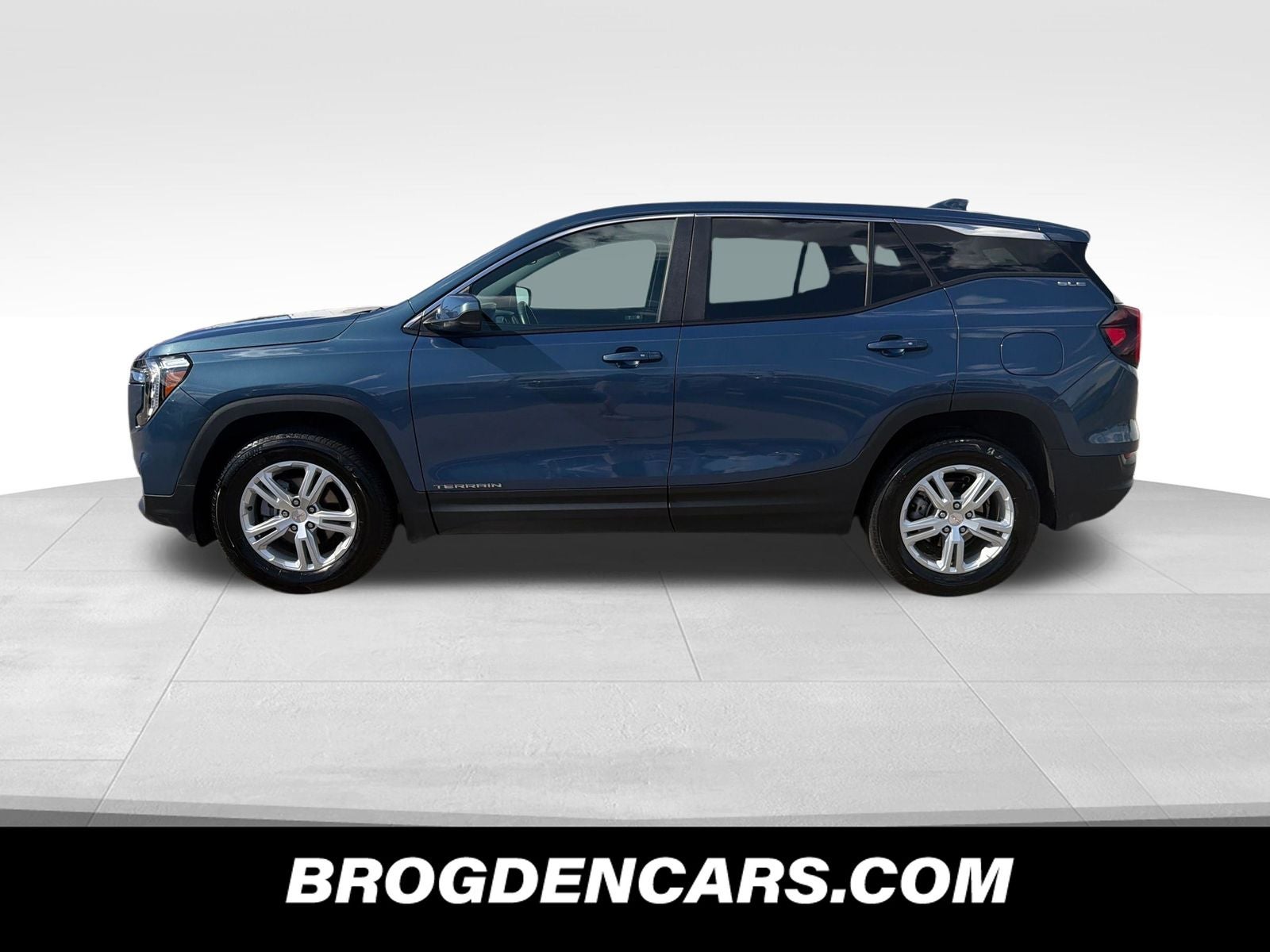 View vehicle photo 5