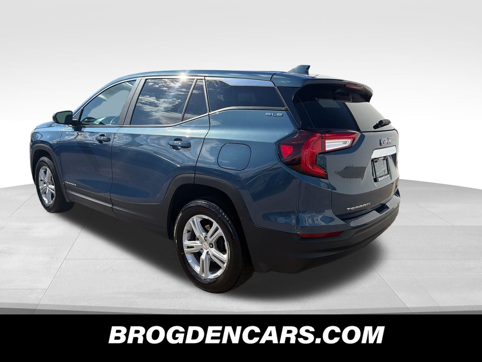 View vehicle photo 6