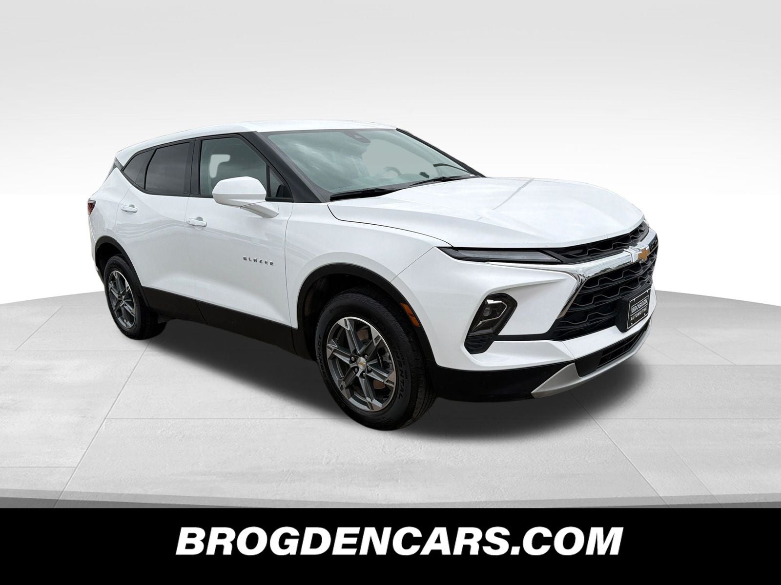 Summit White 2025 Chevrolet Blazer SUV / Crossover All-Wheel Drive 9-Speed Automatic Overdrive