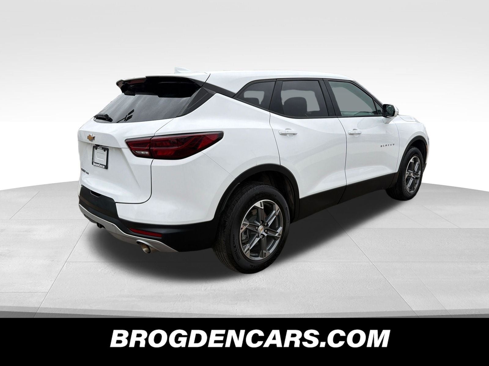 View vehicle photo 3