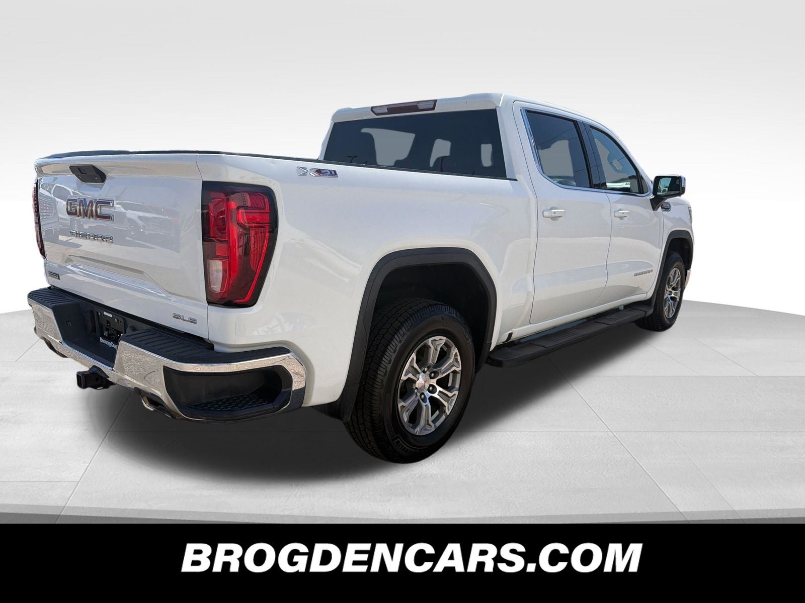View vehicle photo 3