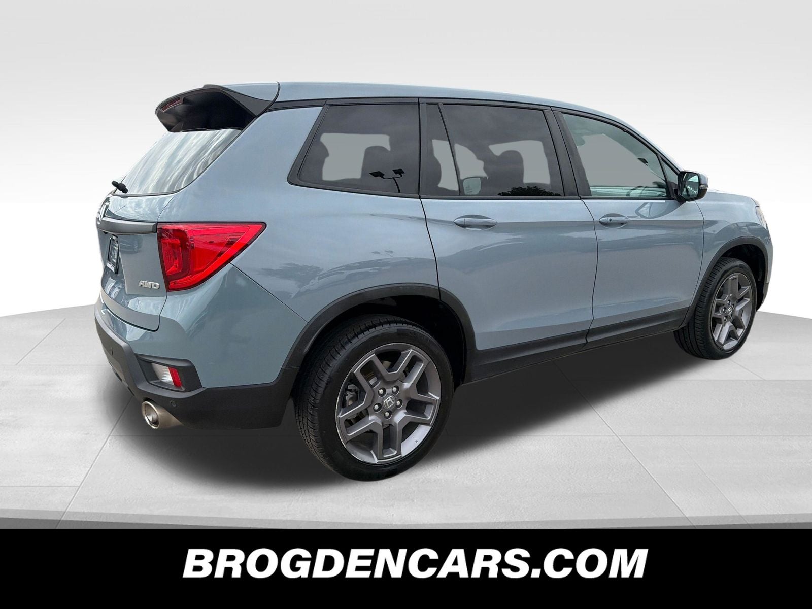 View vehicle photo 3