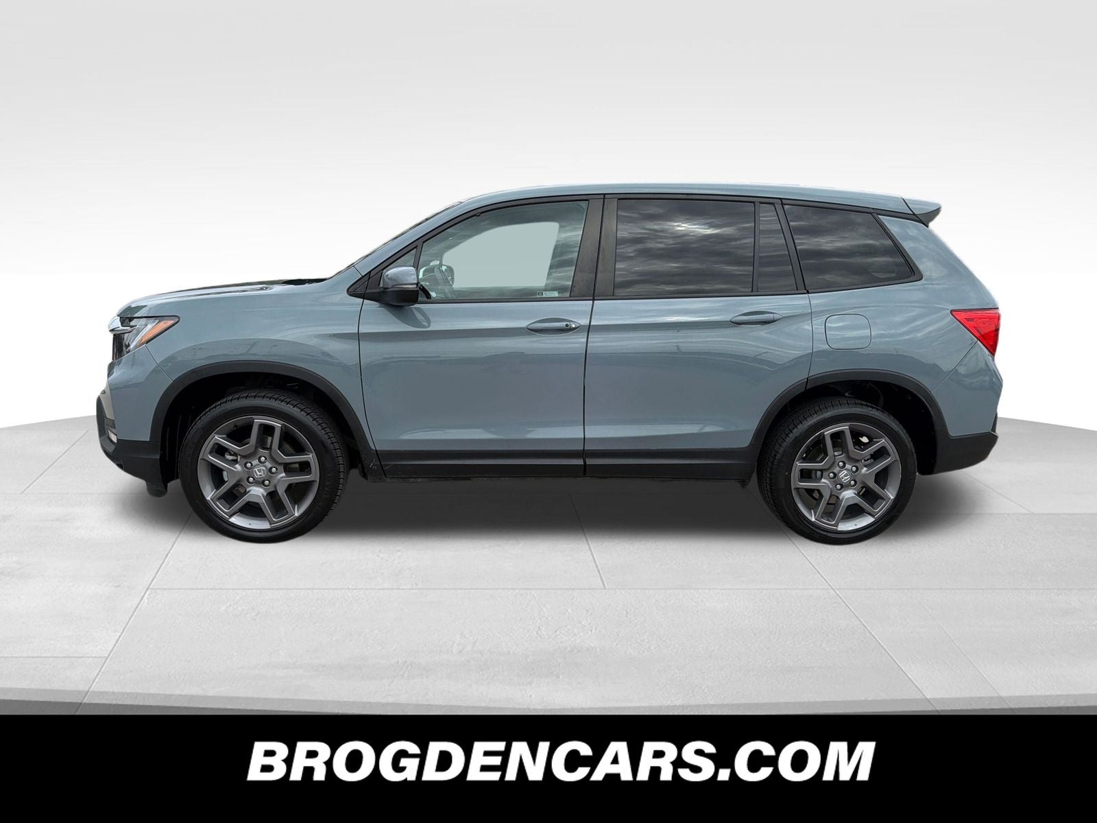 View vehicle photo 5