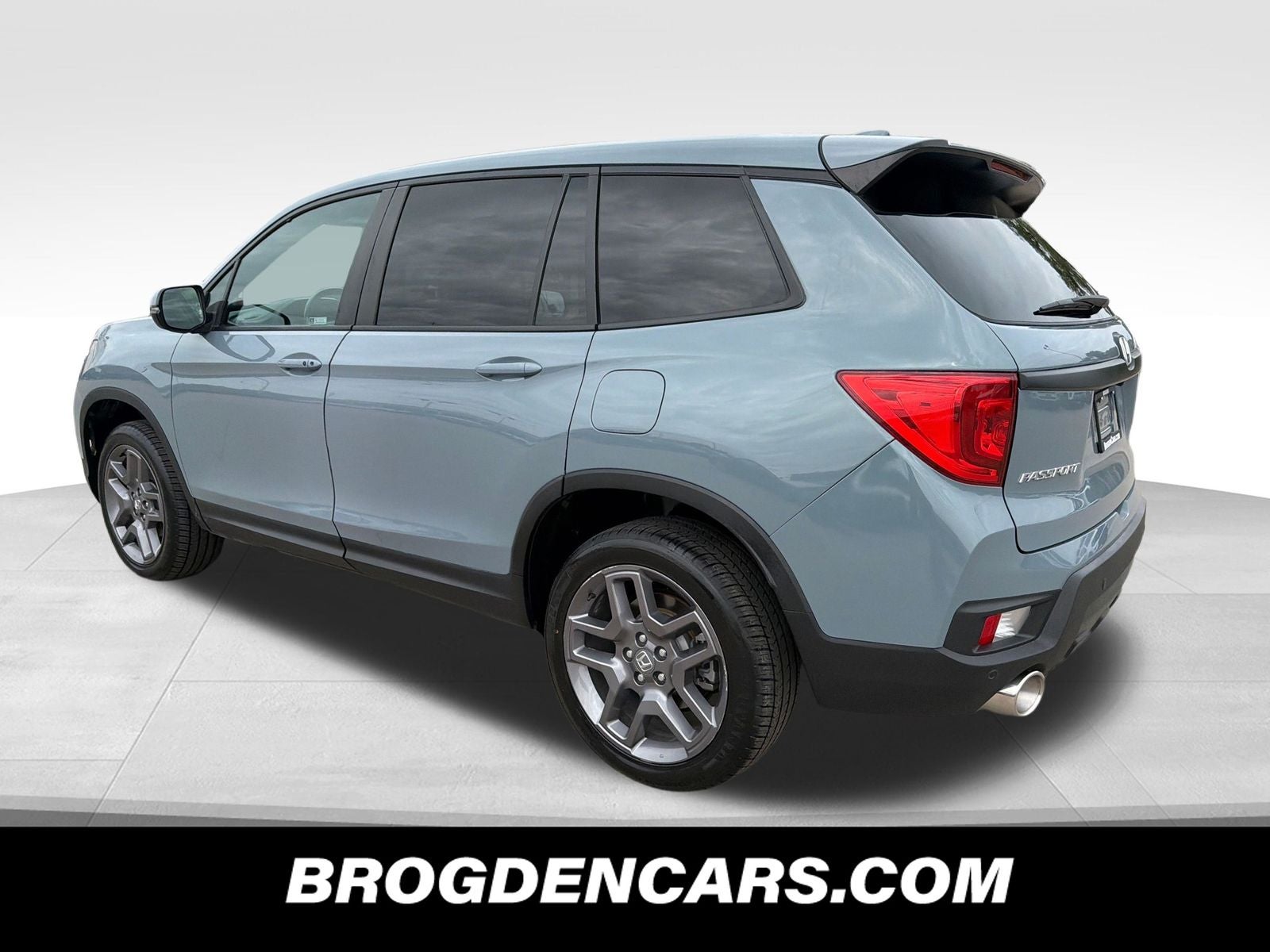 View vehicle photo 6