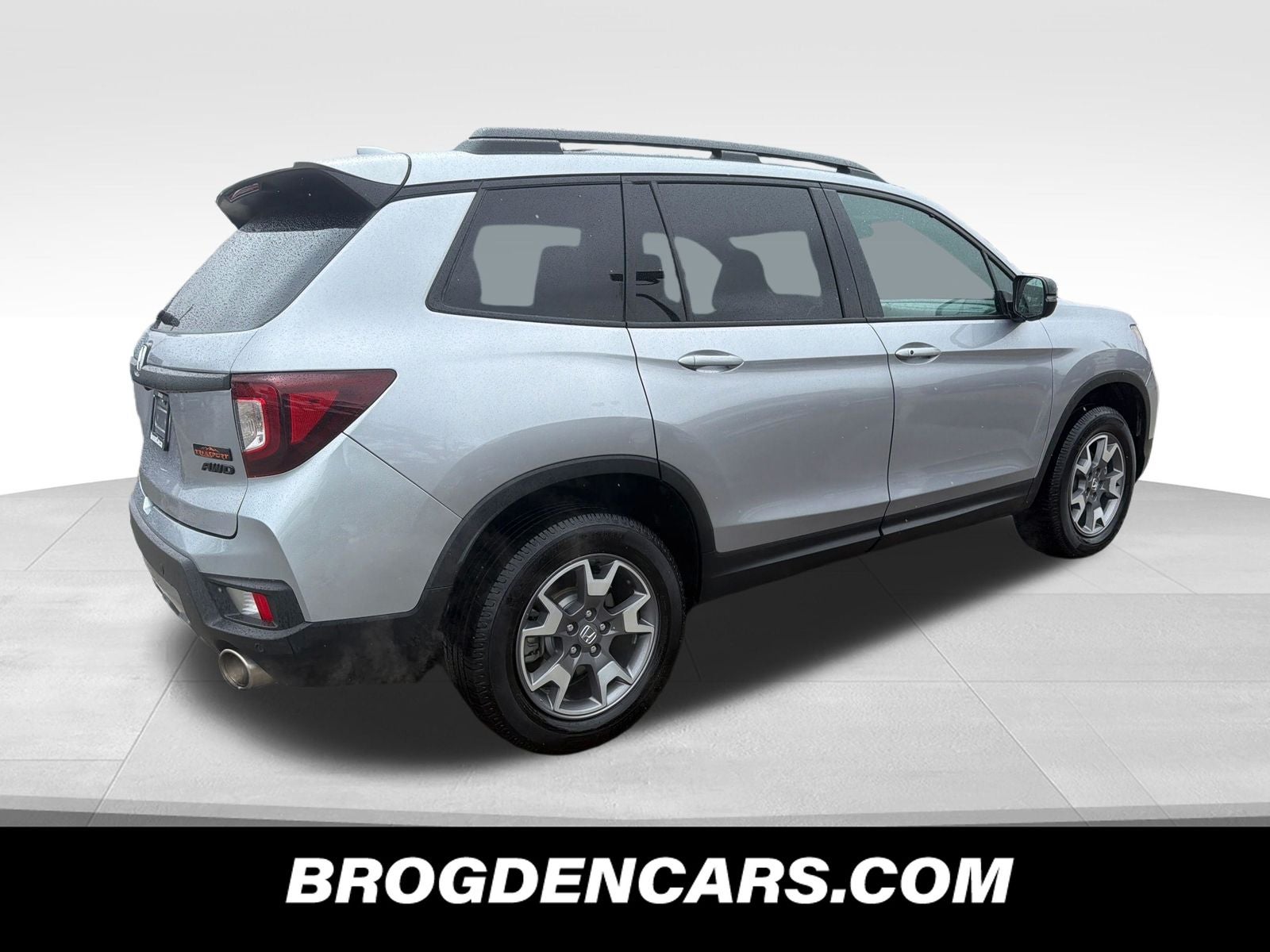 View vehicle photo 3