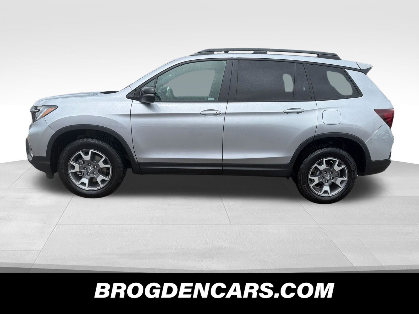 View vehicle photo 5
