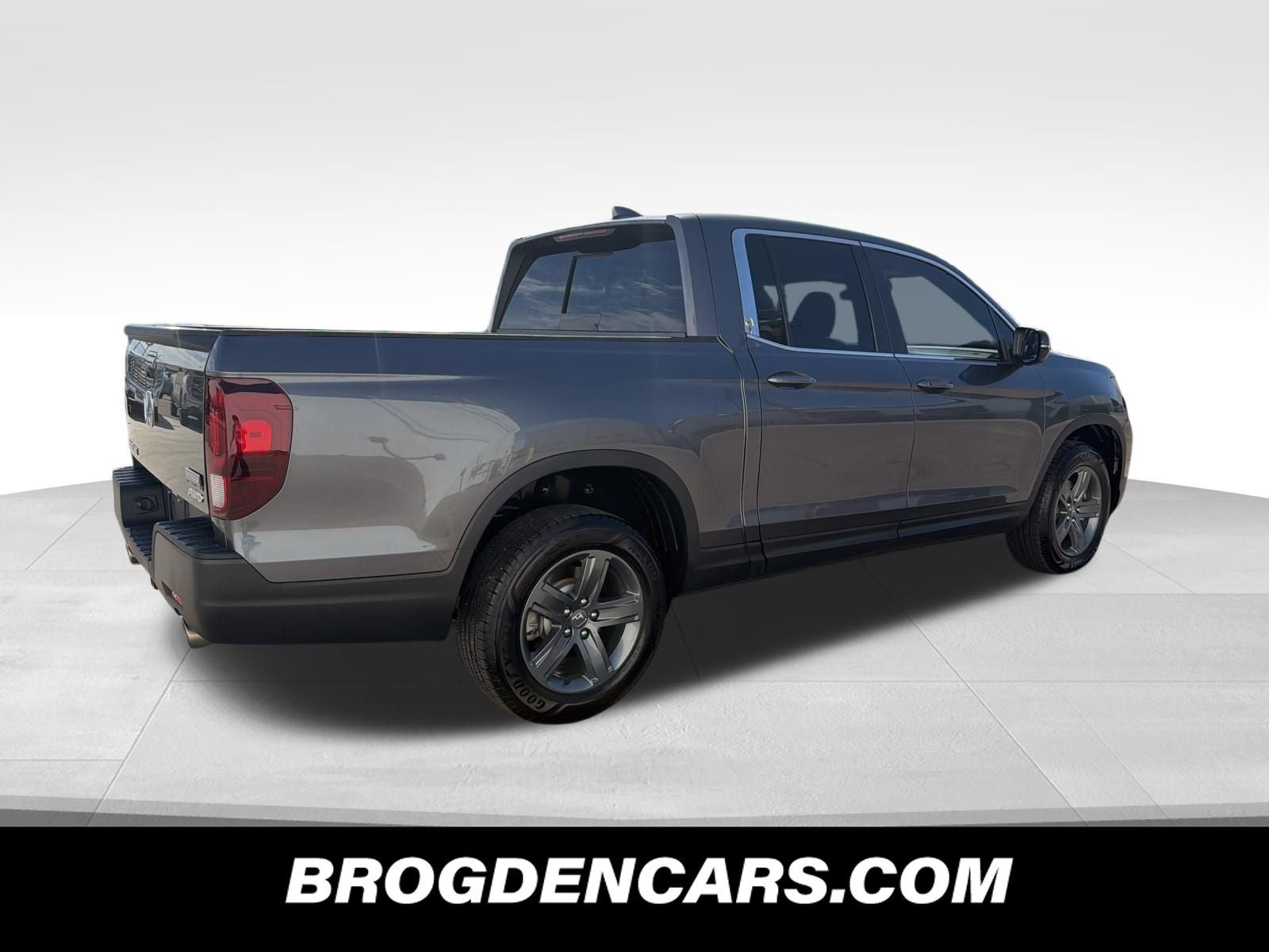View vehicle photo 5