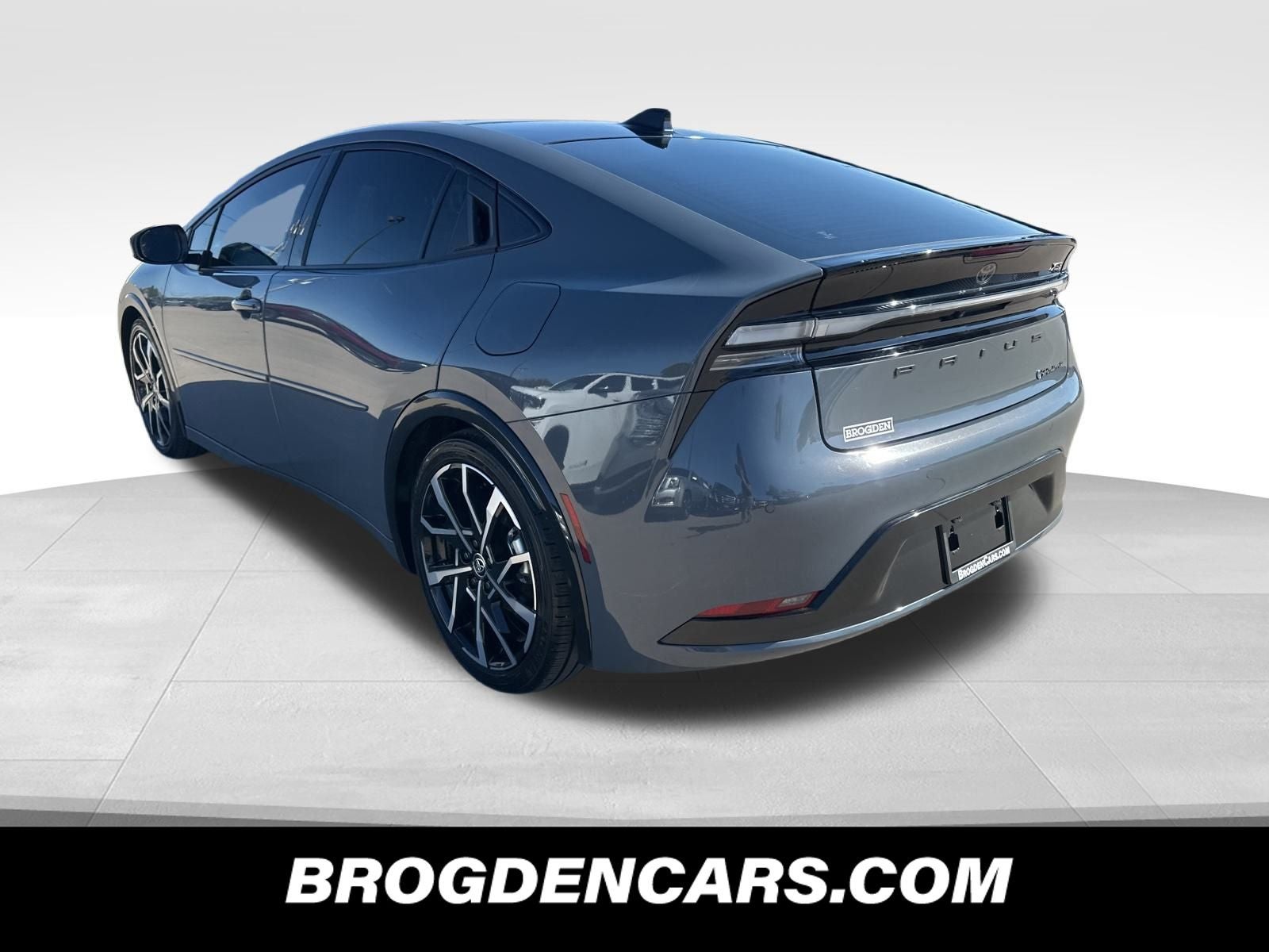 View vehicle photo 5
