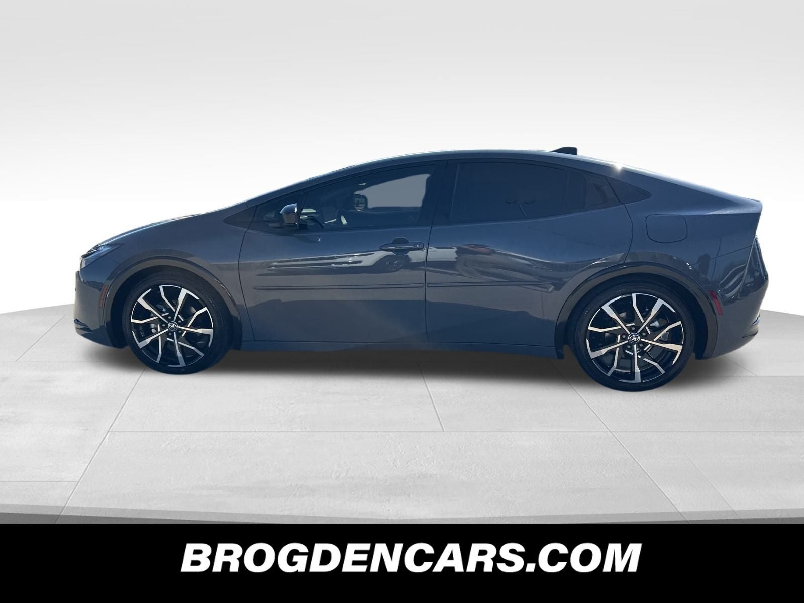 View vehicle photo 6