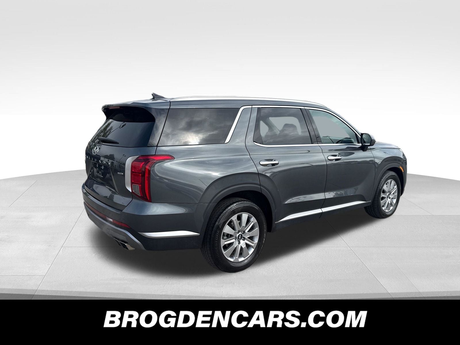 View vehicle photo 3