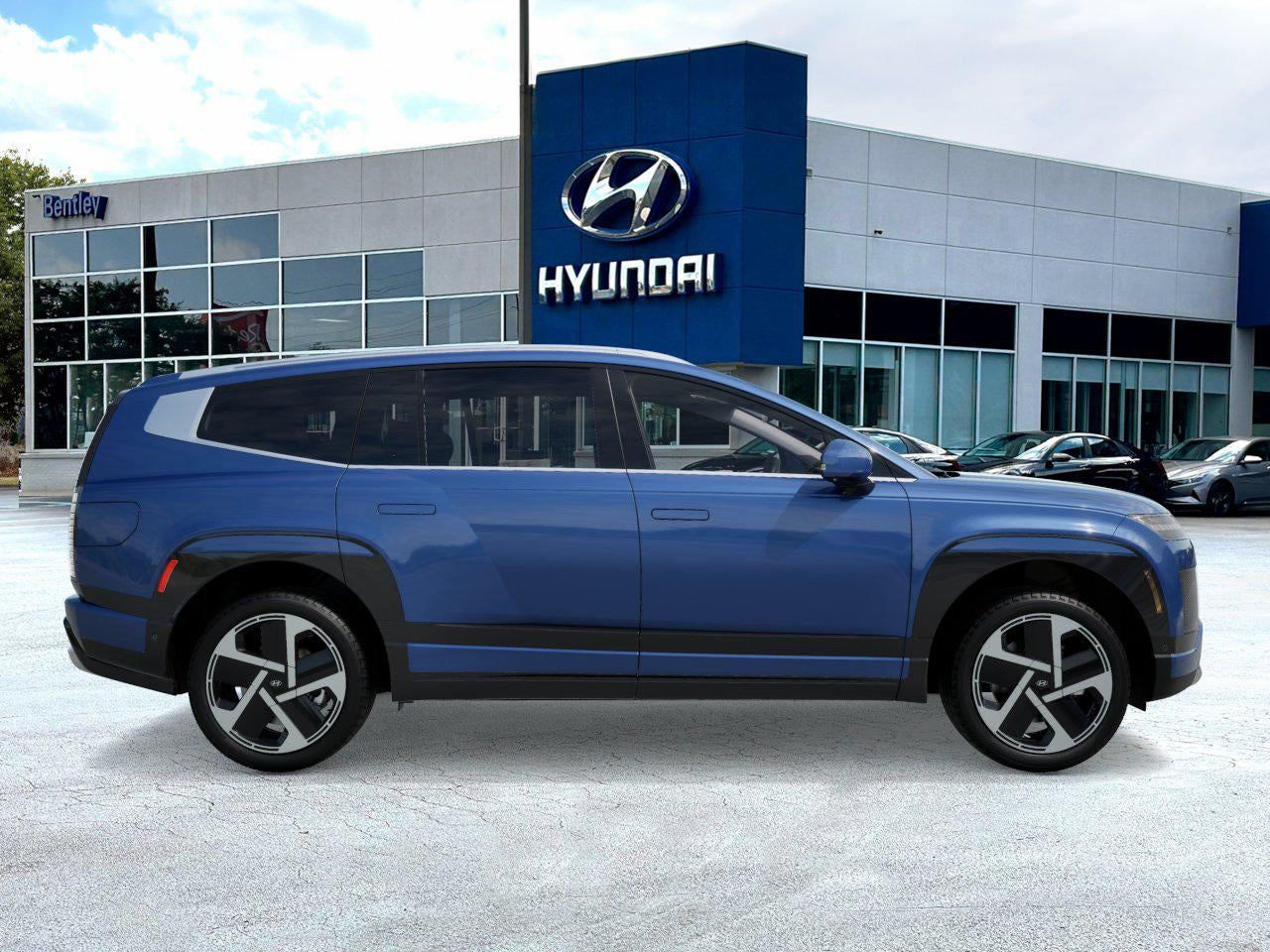 View vehicle photo 7