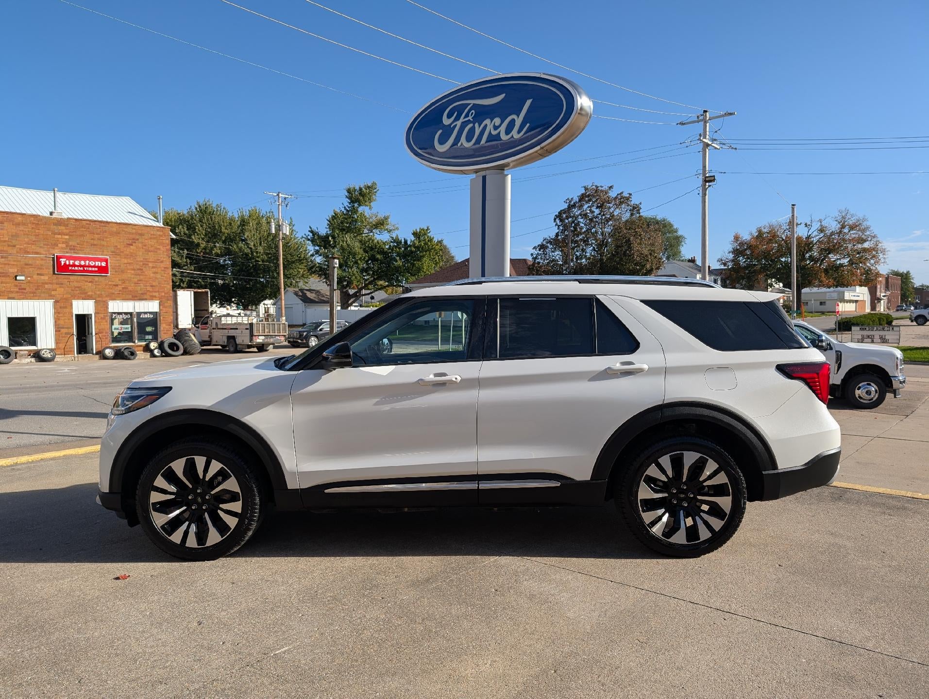  2025 Ford Explorer Platinum AWD   
