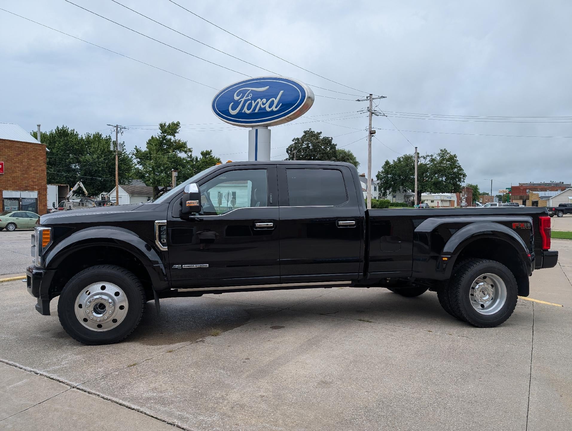 Agate Black Metallic 2019 Ford F-450 Super Duty Pickup Truck Four-Wheel Drive 6-Speed Automatic