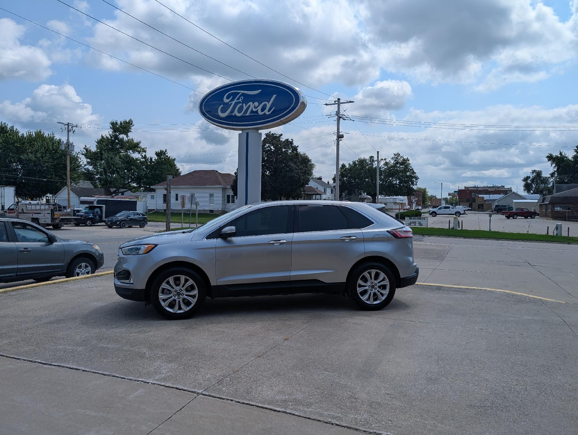 Iconic Silver Metallic 2022 Ford Edge SUV / Crossover All-Wheel Drive 8-Speed Automatic