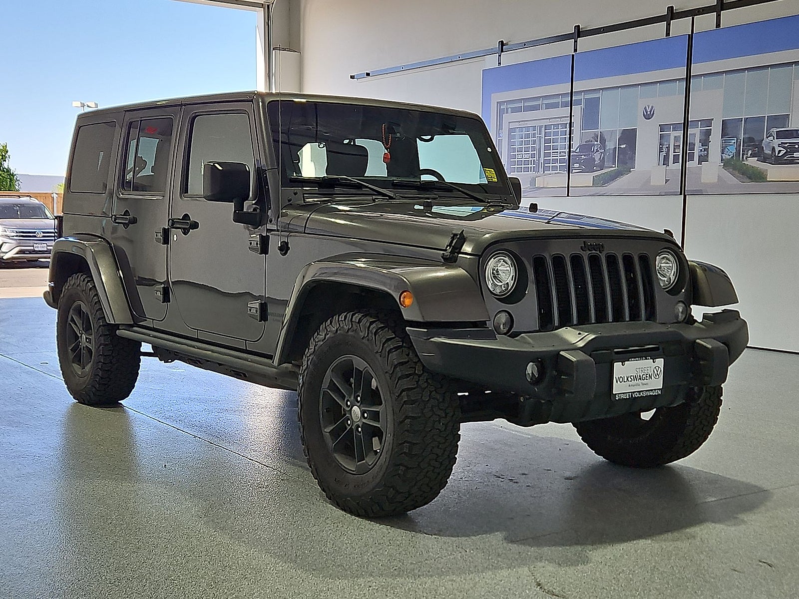 View vehicle photo 2