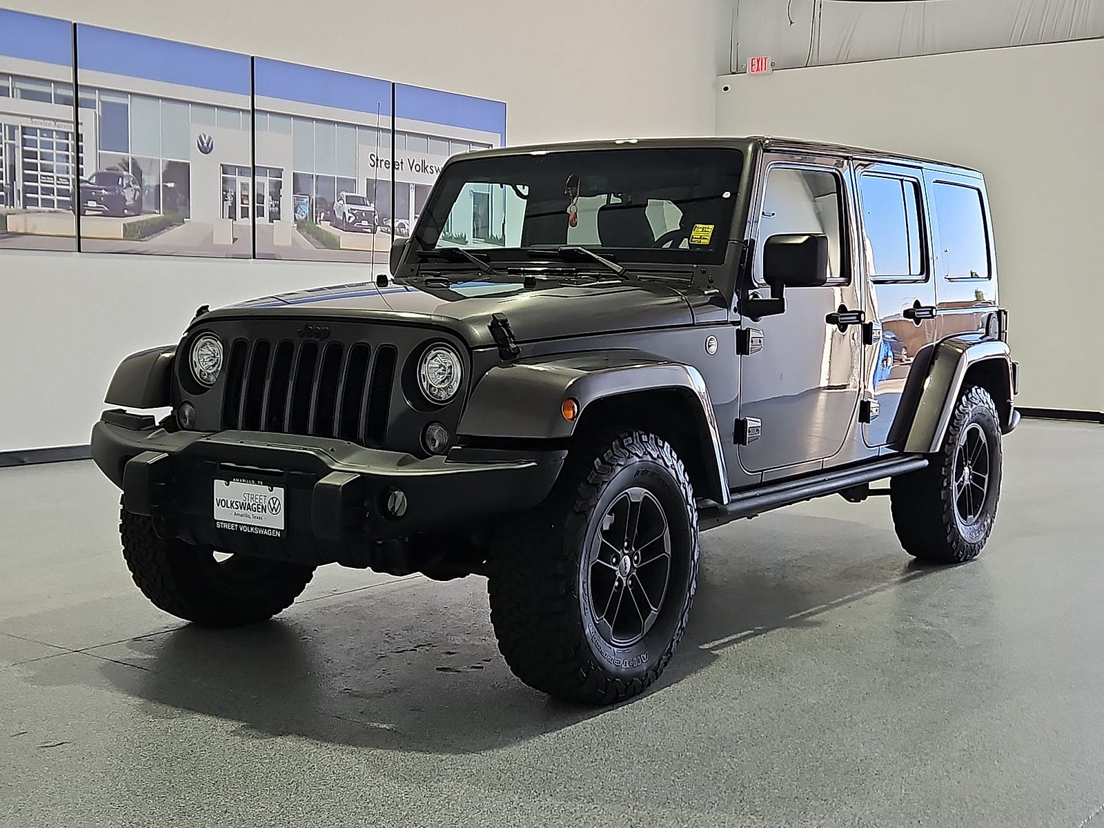 View vehicle photo 4