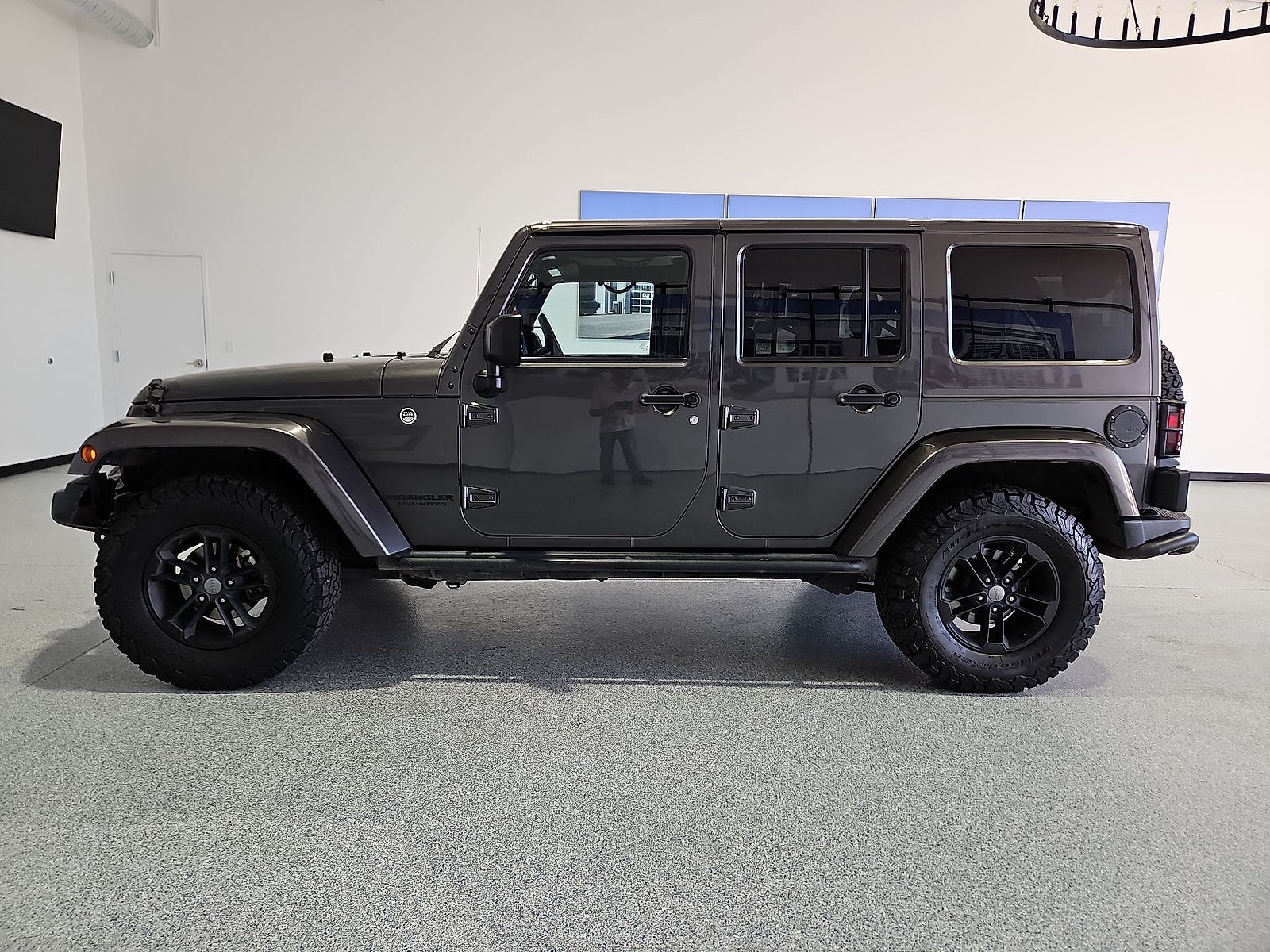View vehicle photo 5