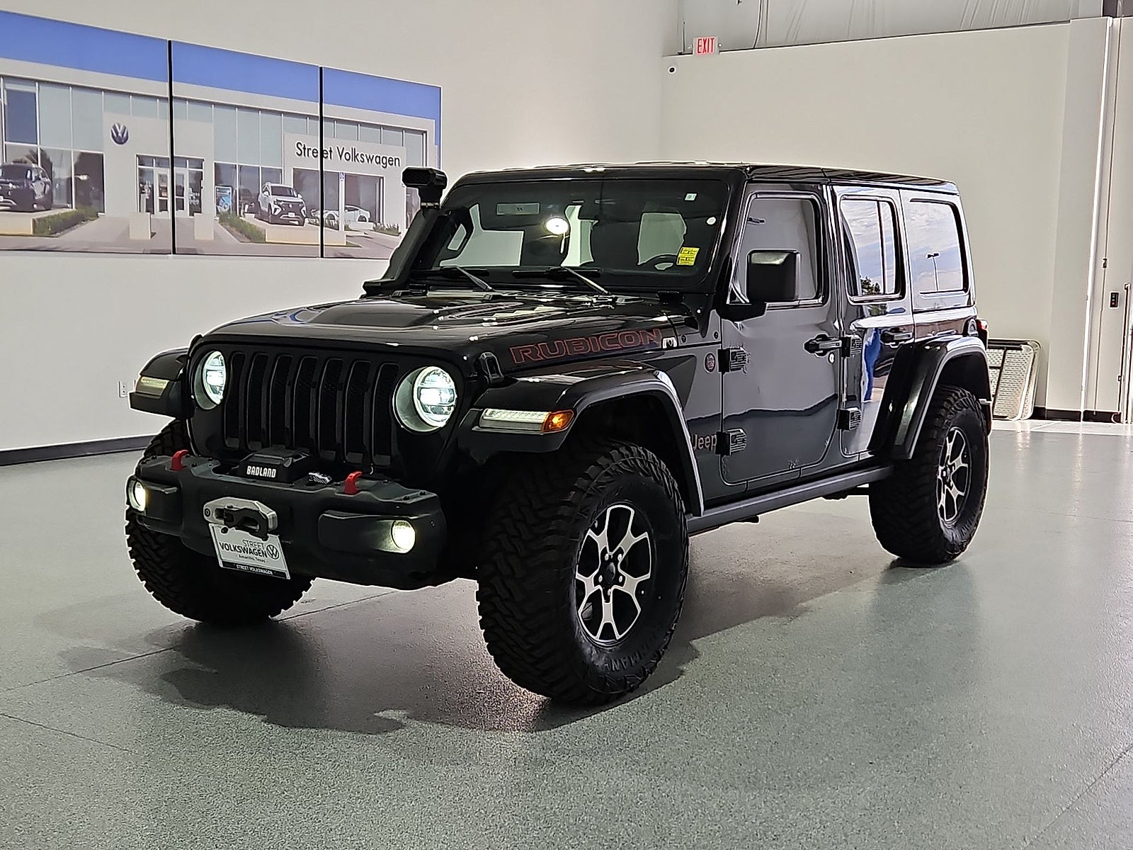 View vehicle photo 4