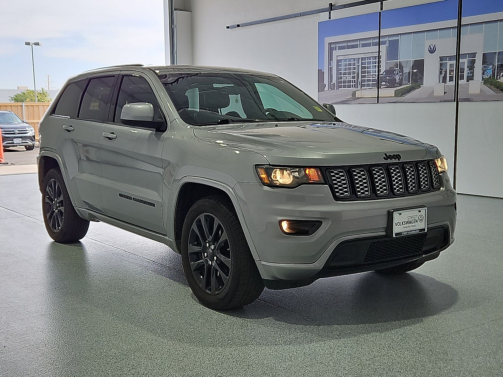 View vehicle photo 2