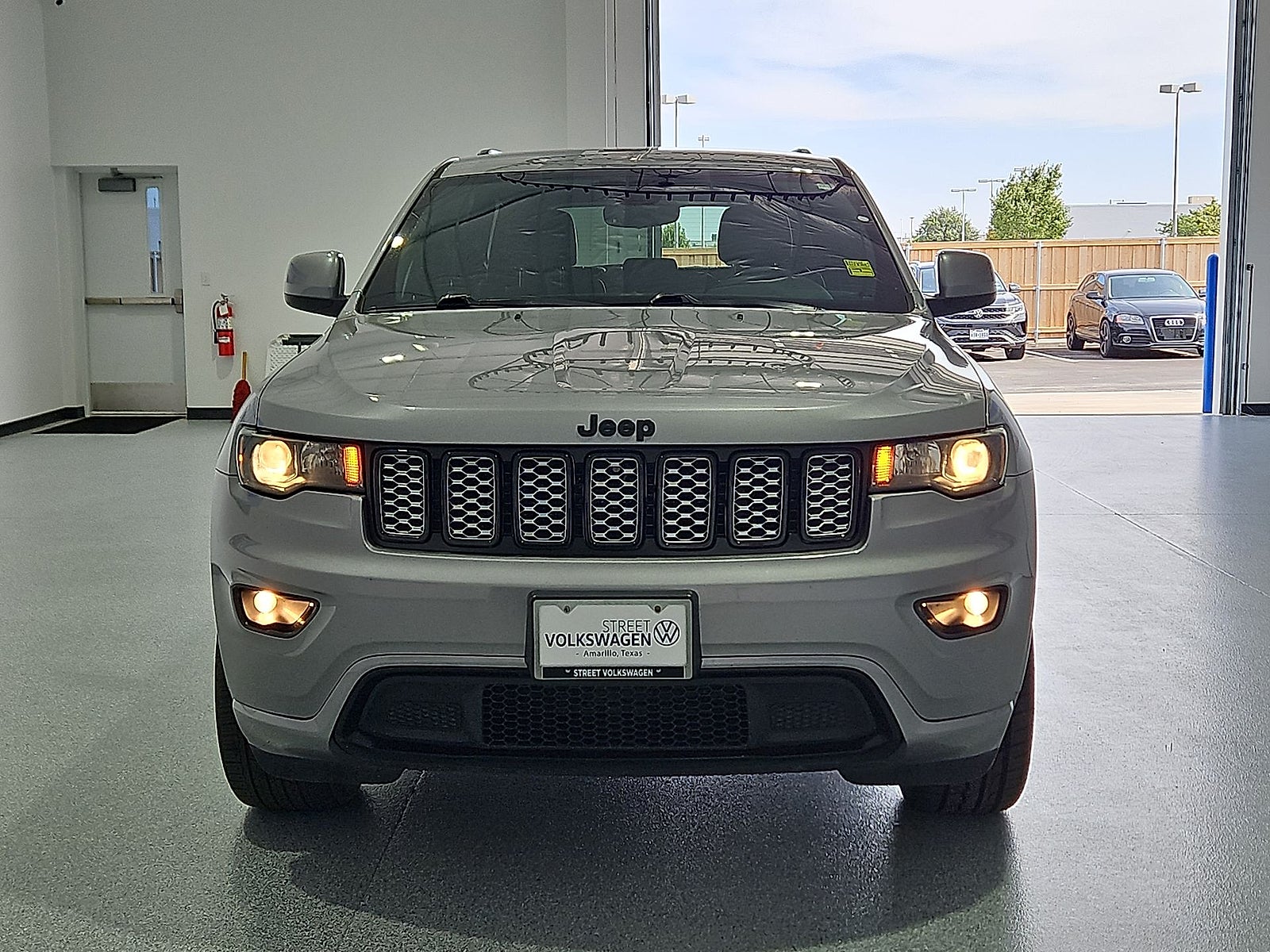 View vehicle photo 3