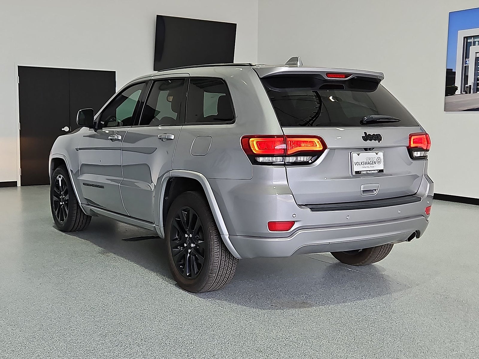 View vehicle photo 6