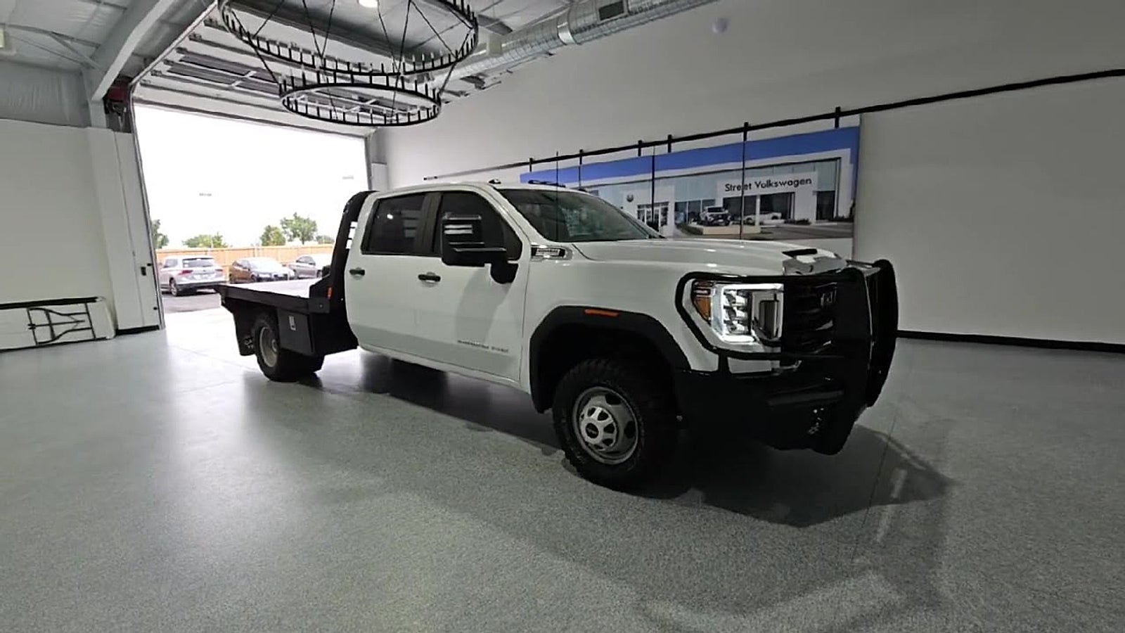View vehicle photo 2