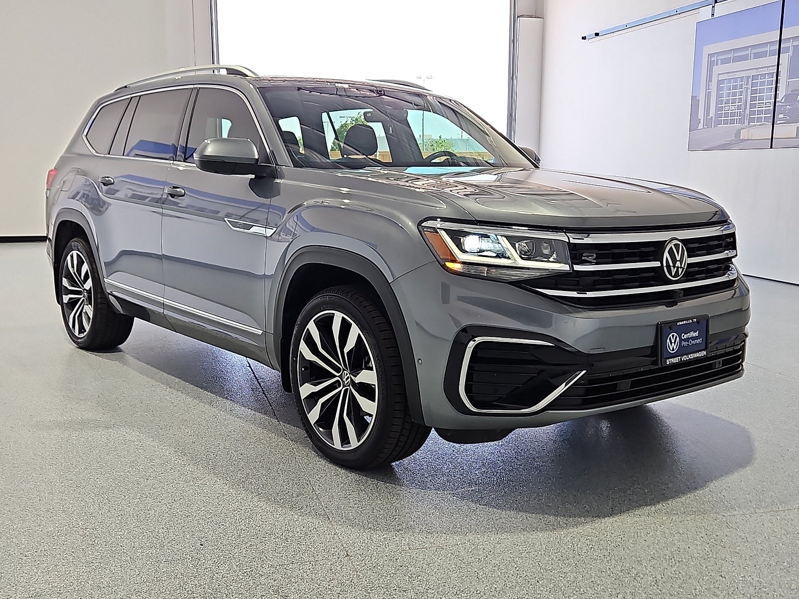 View vehicle photo 4
