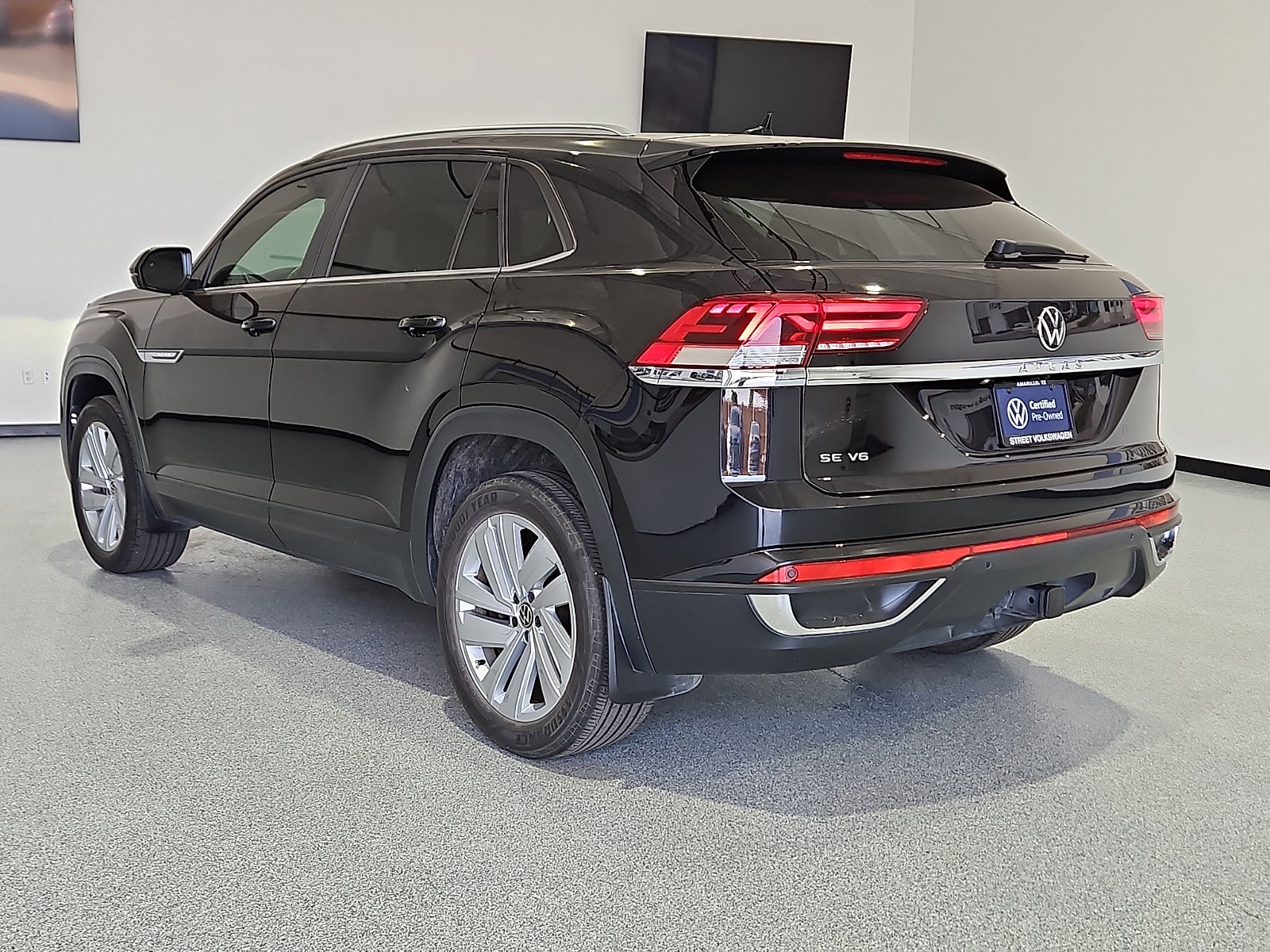 View vehicle photo 2