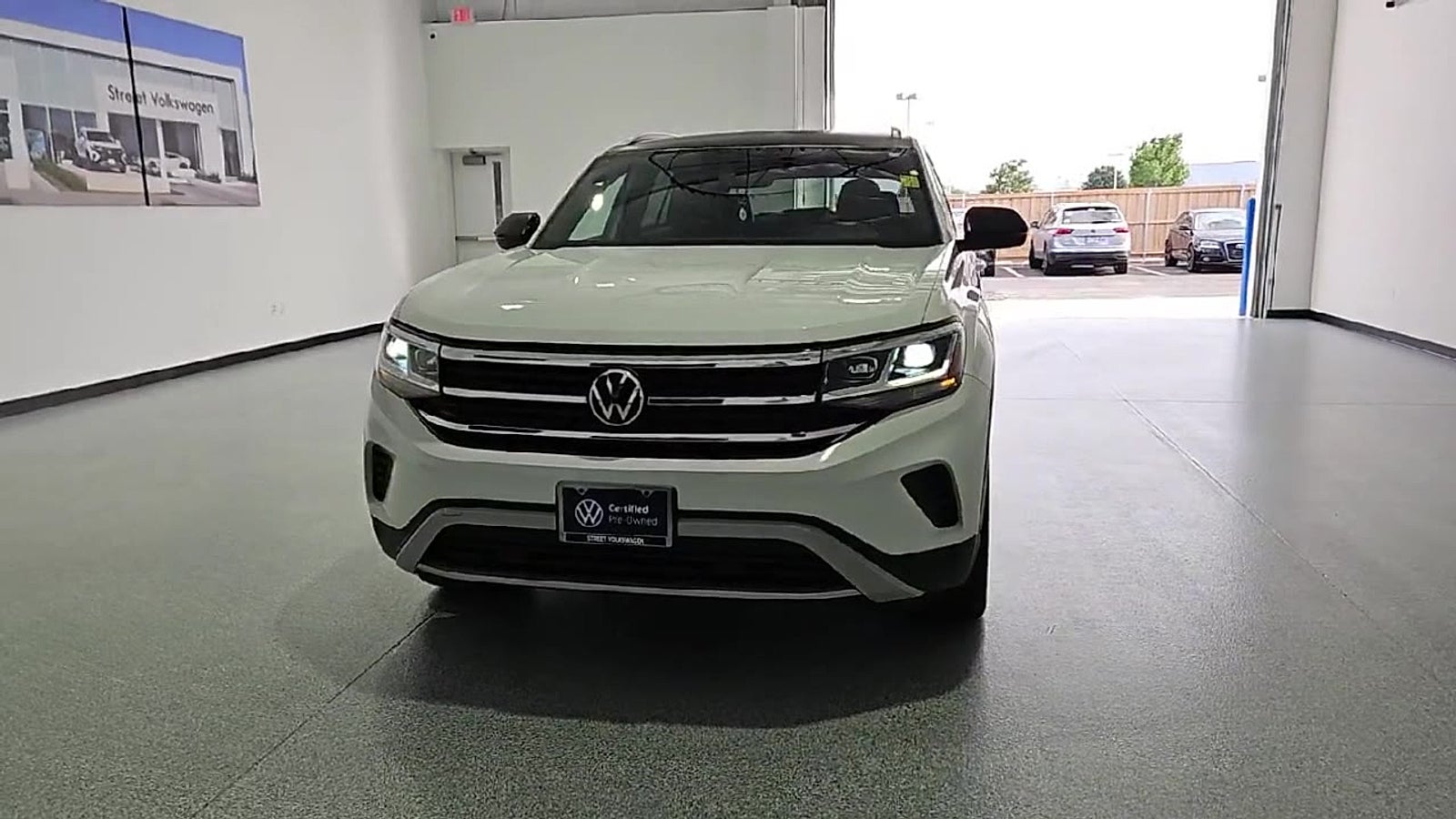 View vehicle photo 3