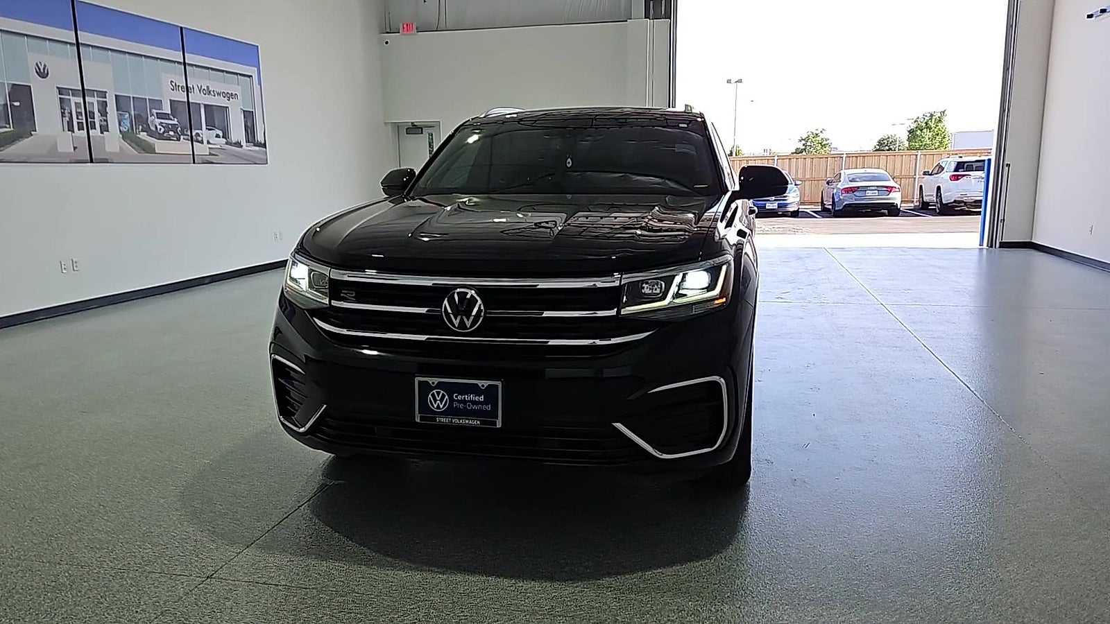 View vehicle photo 3