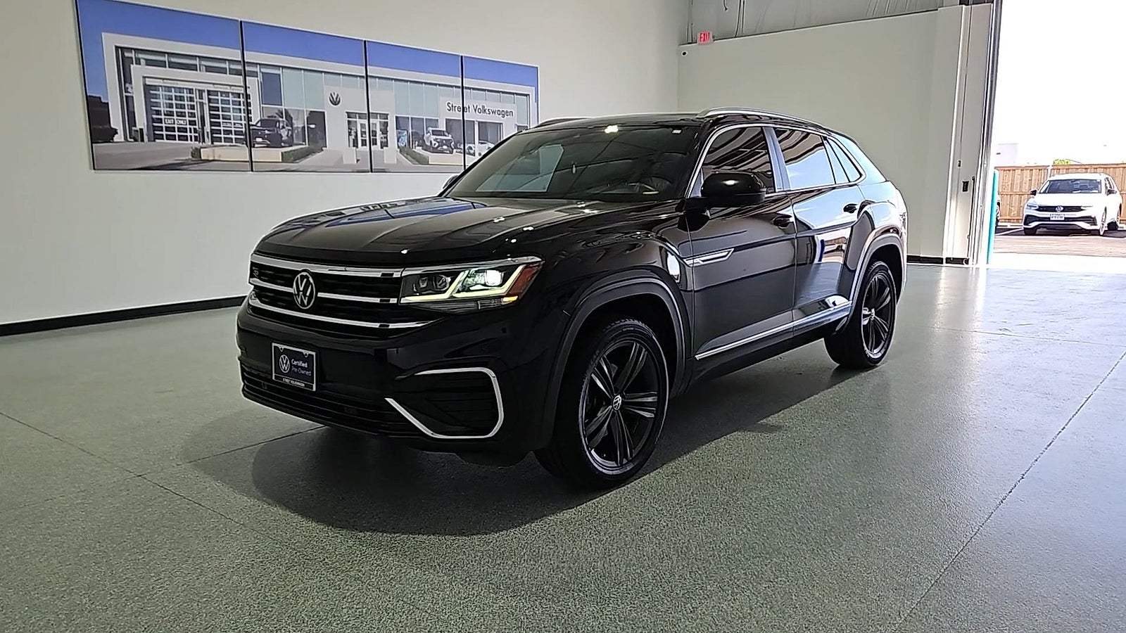 View vehicle photo 4