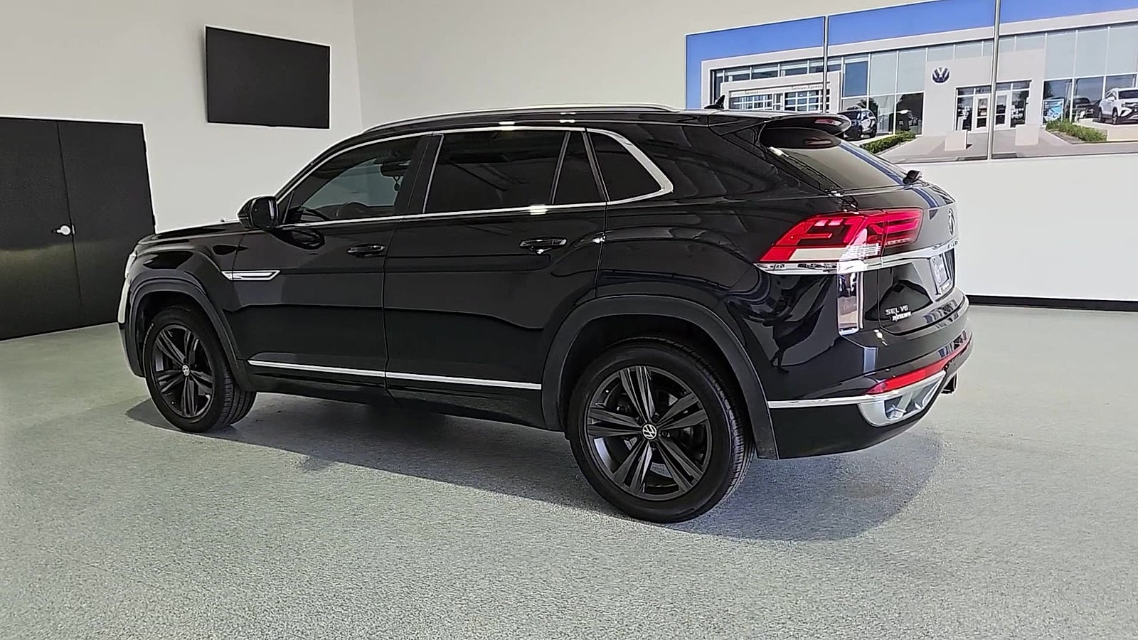 View vehicle photo 6