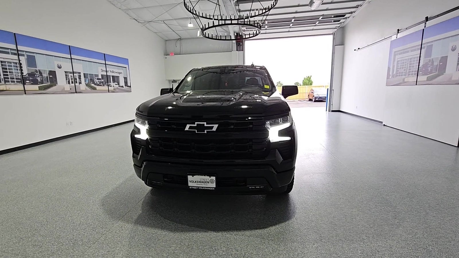 View vehicle photo 3