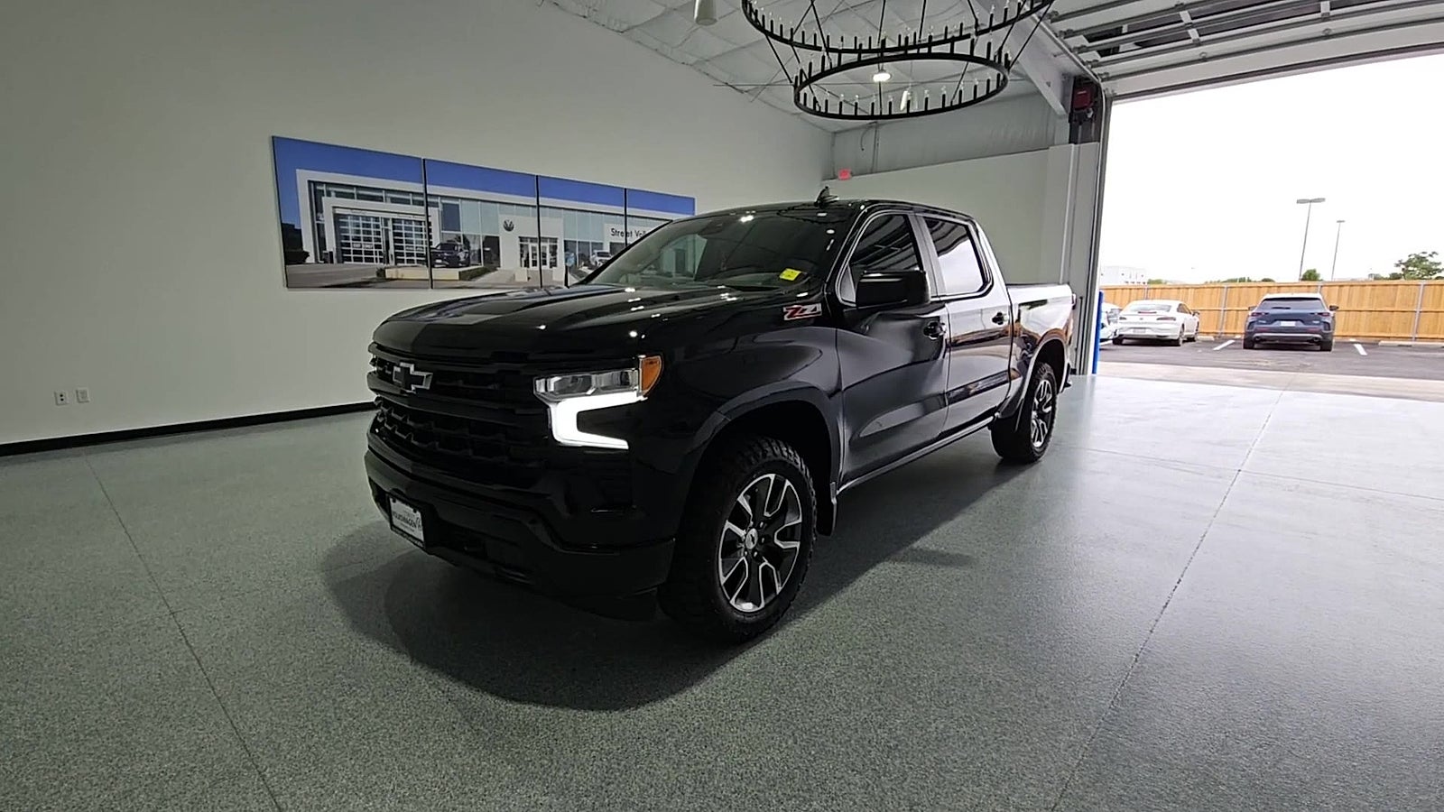 View vehicle photo 4