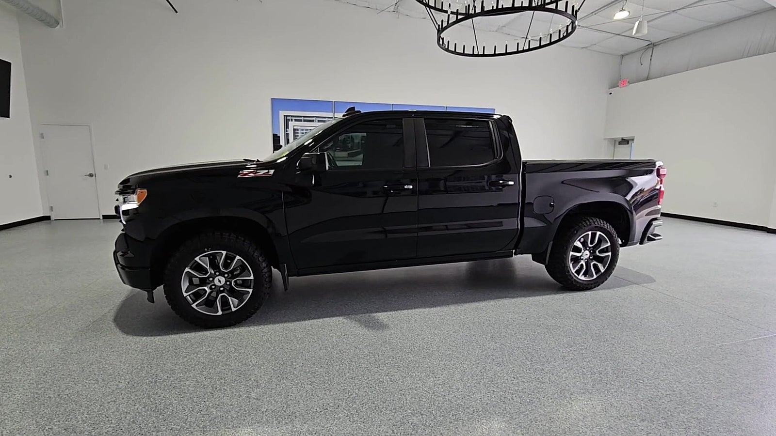 View vehicle photo 5