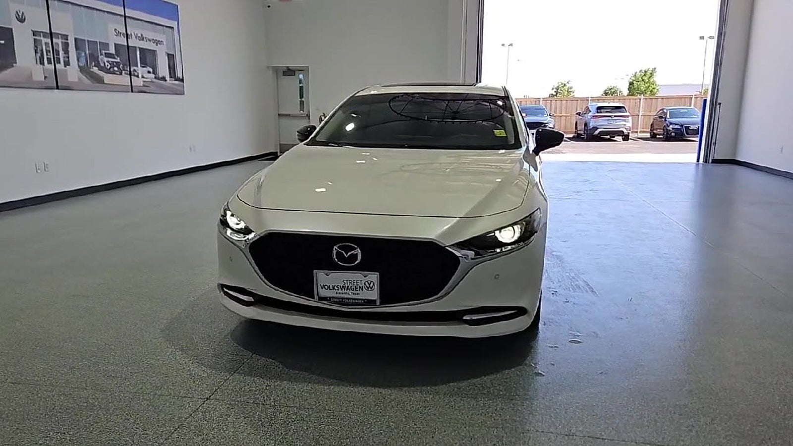 View vehicle photo 3