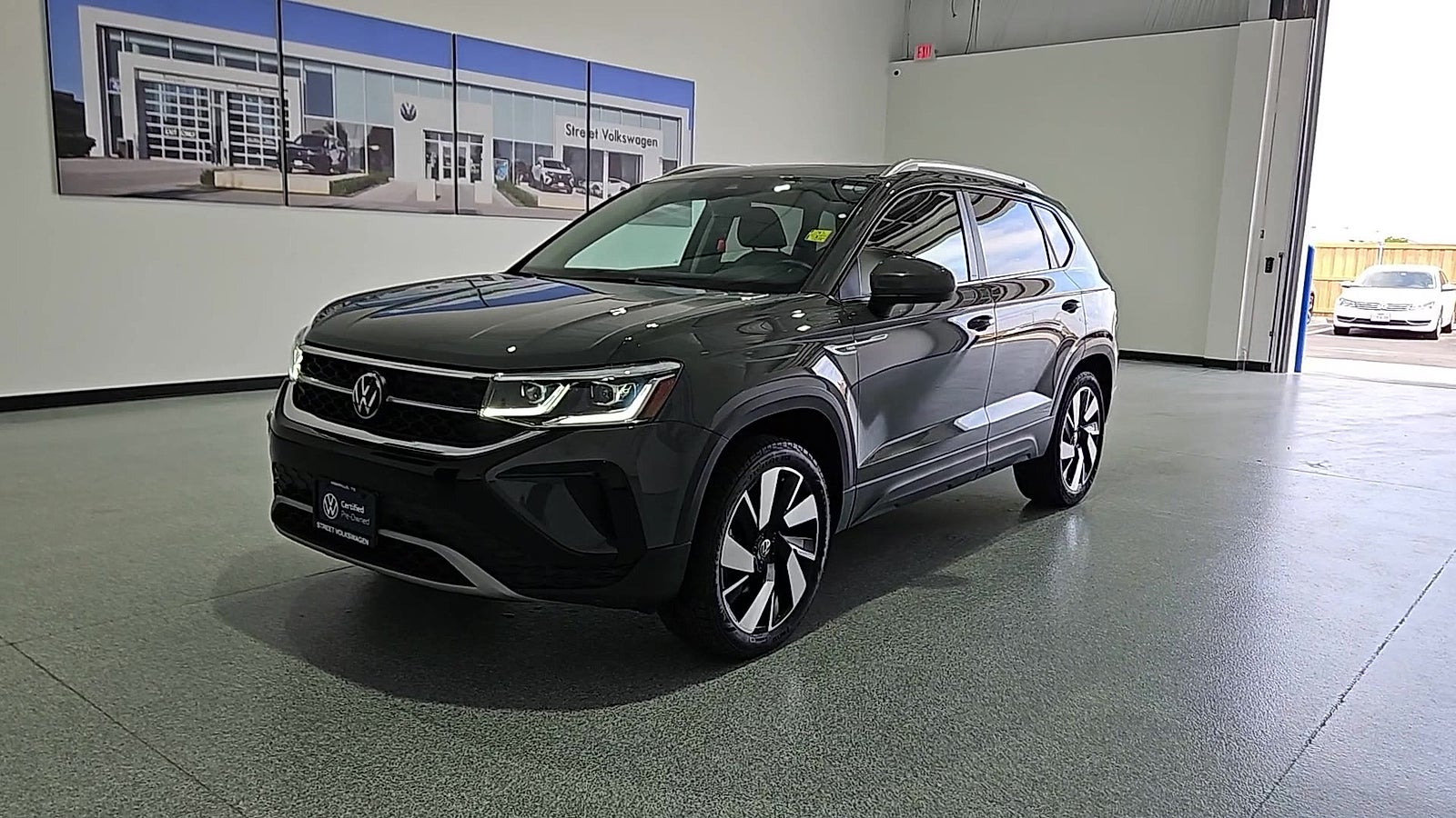 View vehicle photo 4