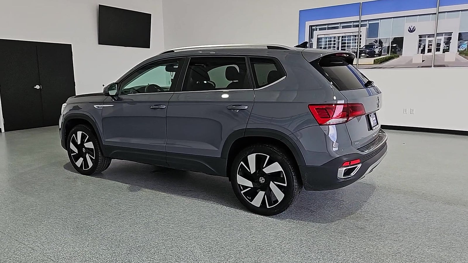 View vehicle photo 6