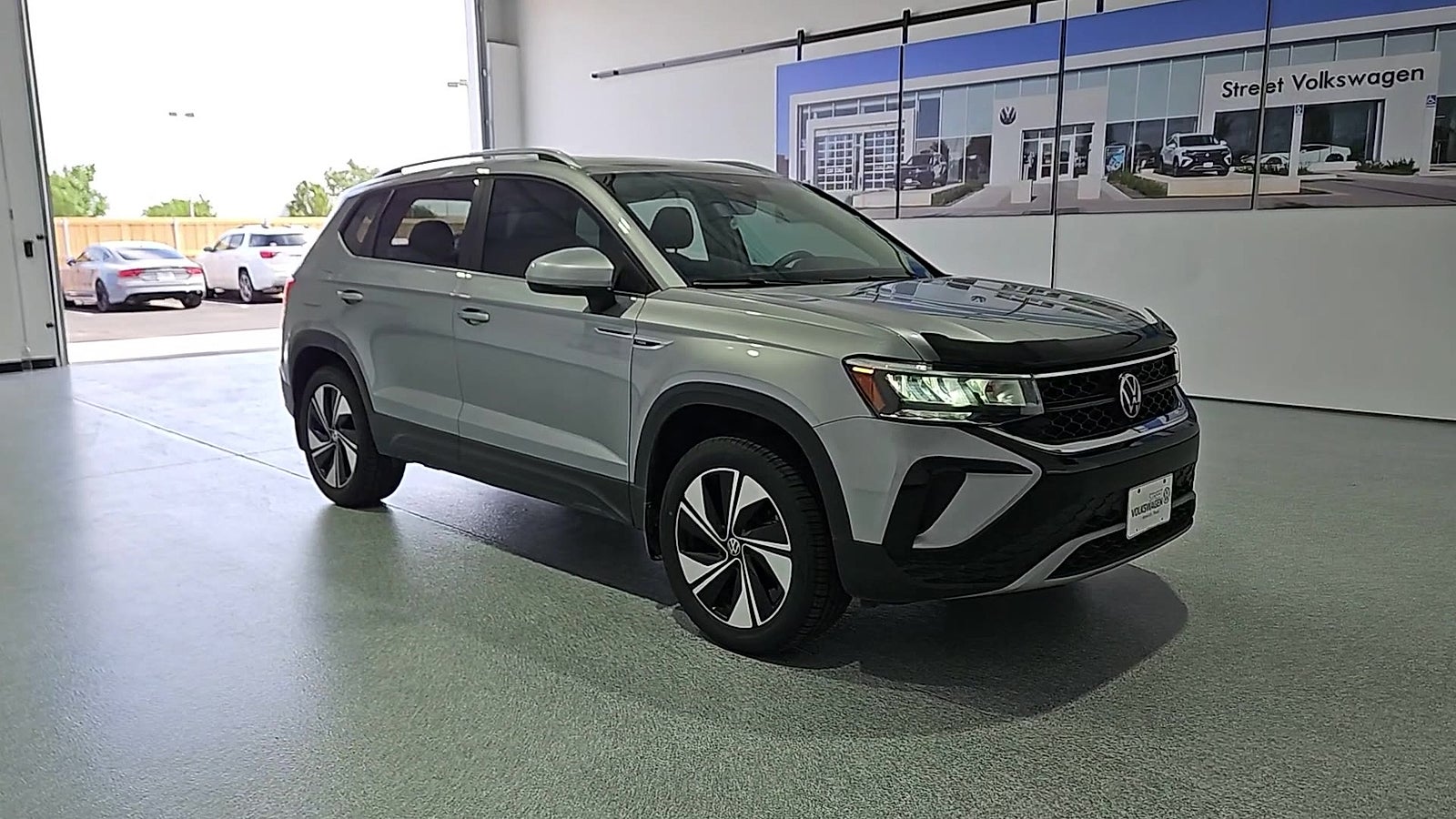 View vehicle photo 2