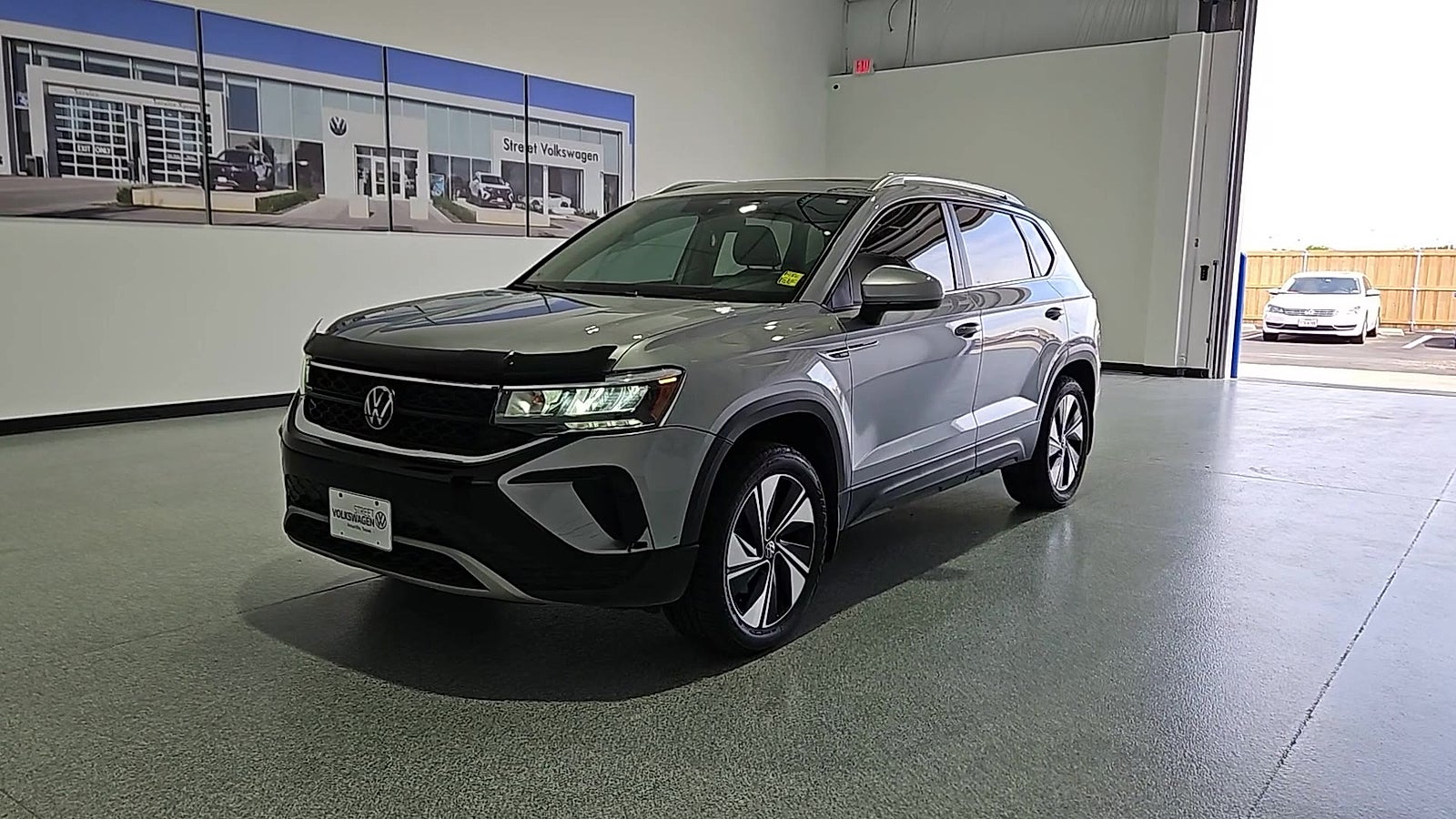 View vehicle photo 4
