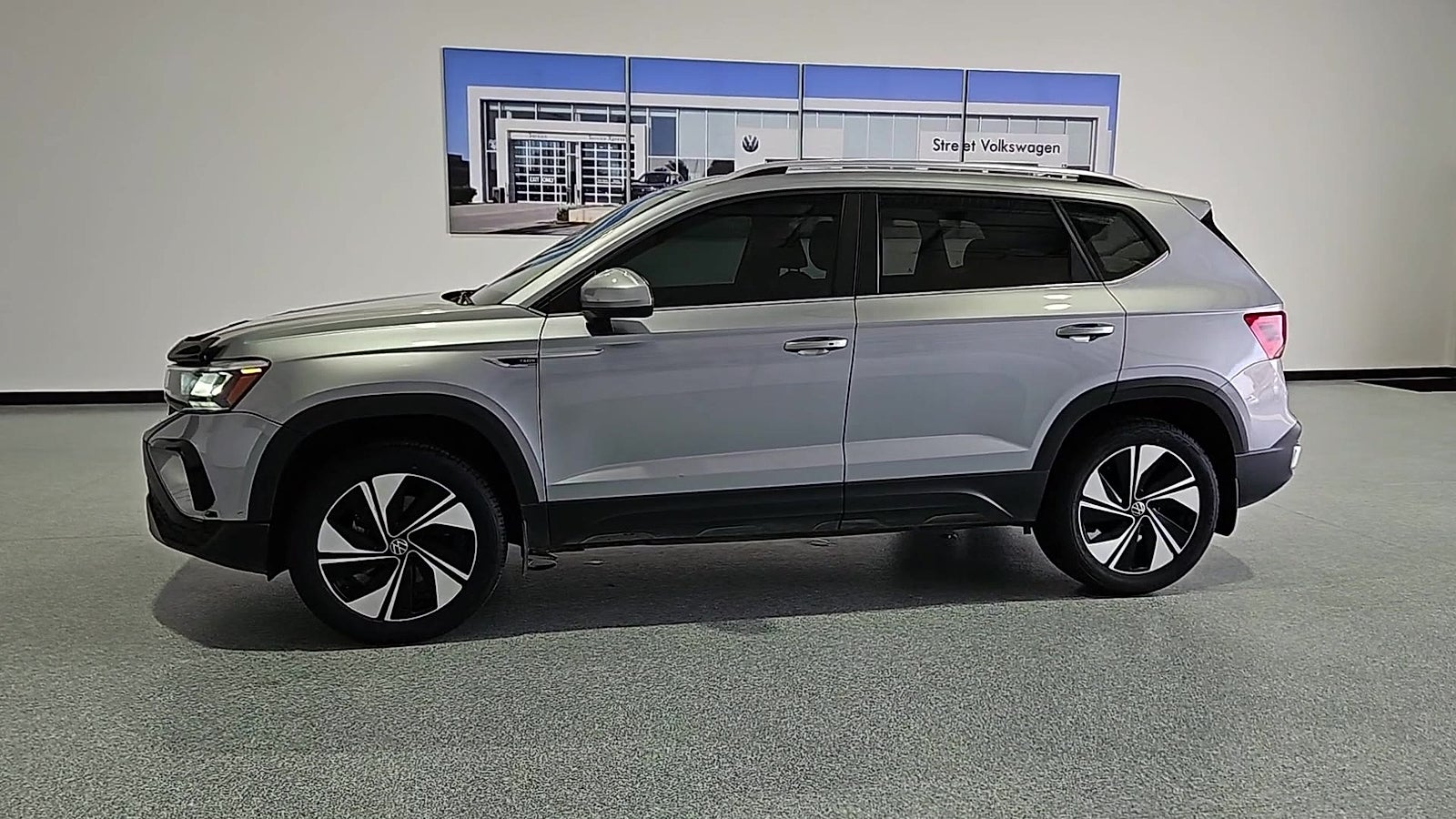 View vehicle photo 5