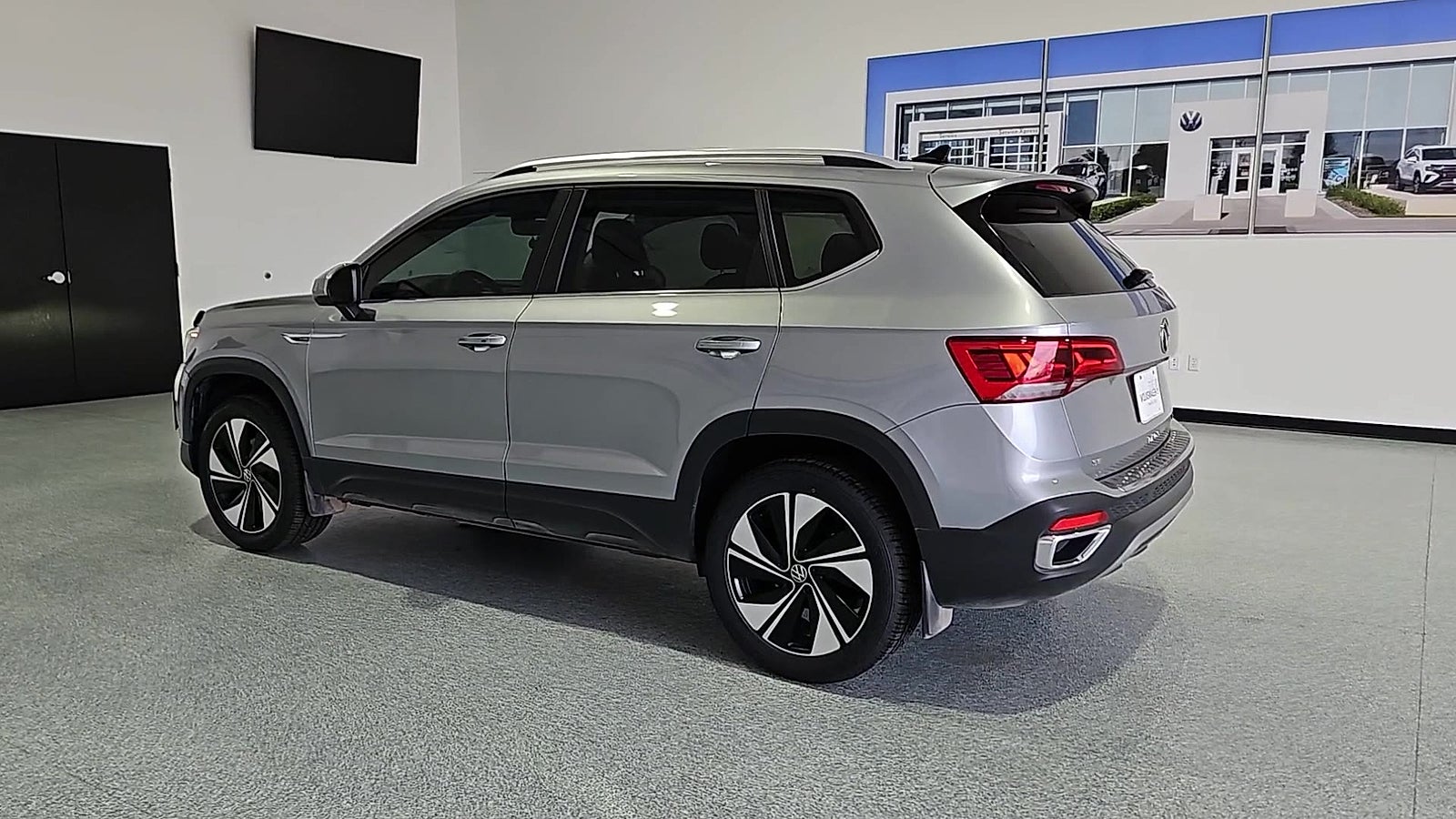 View vehicle photo 6